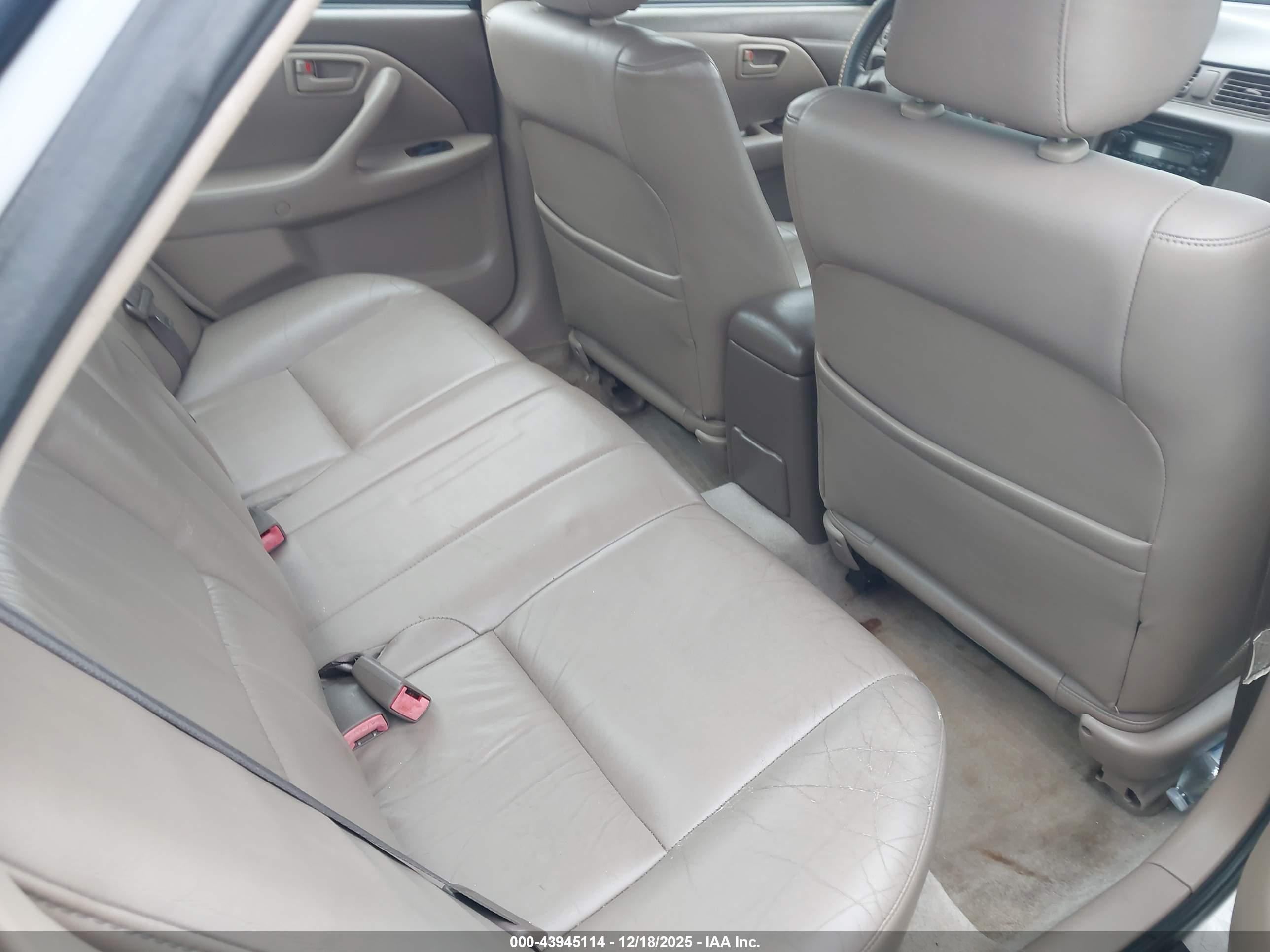 TOYOTA CAMRY image 8