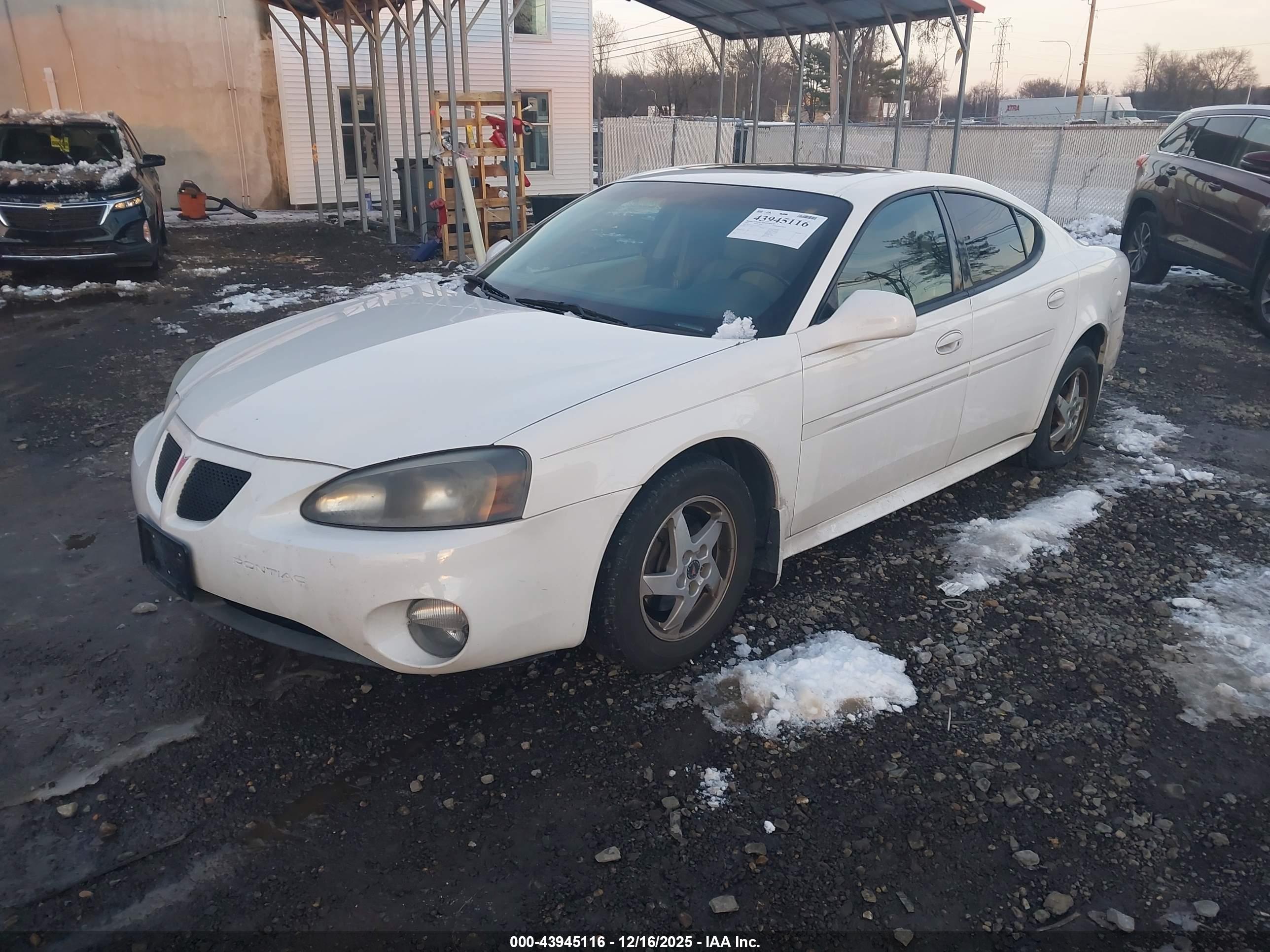 PONTIAC GRAND image 2