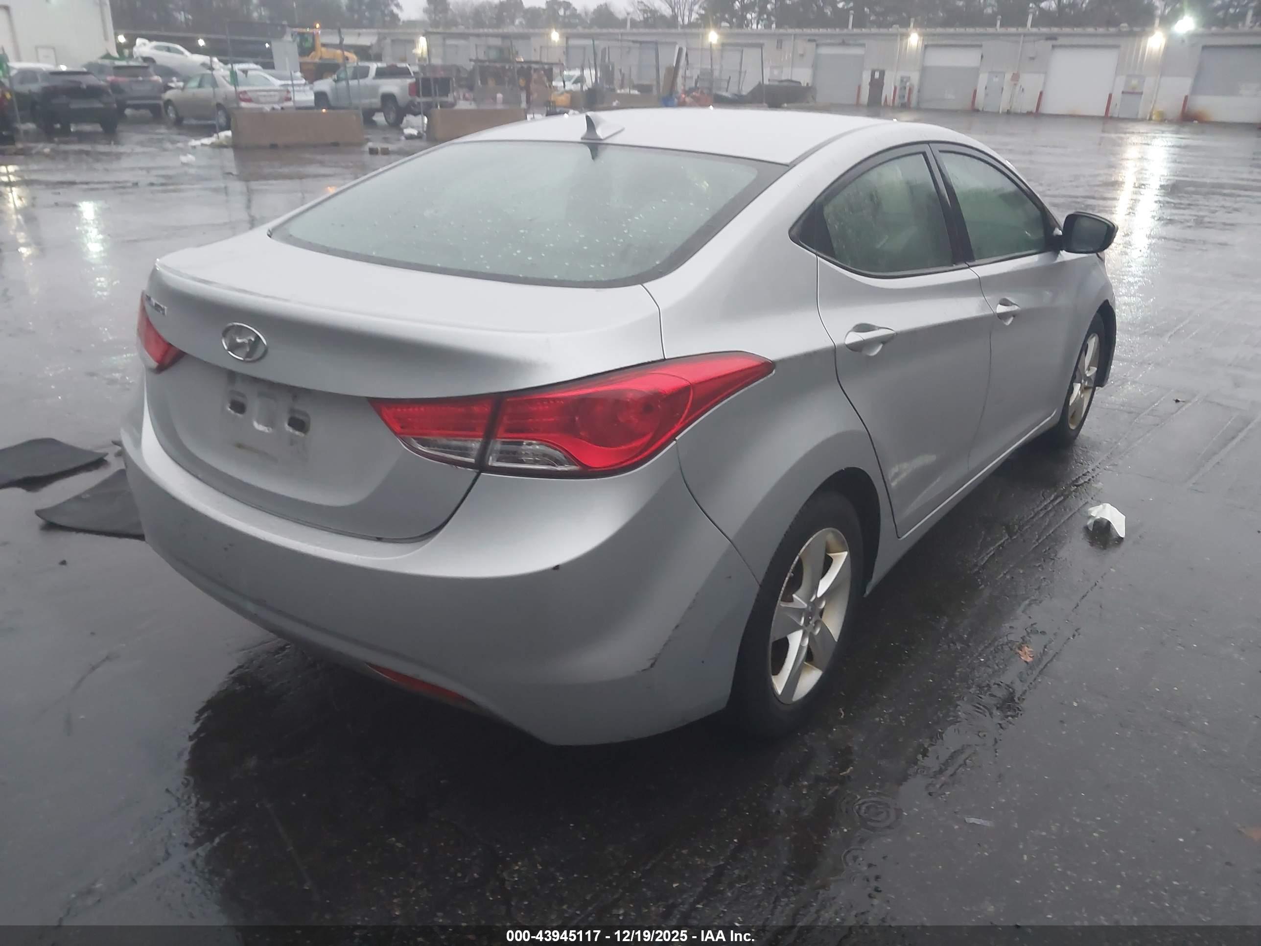 HYUNDAI ELANTRA image 4