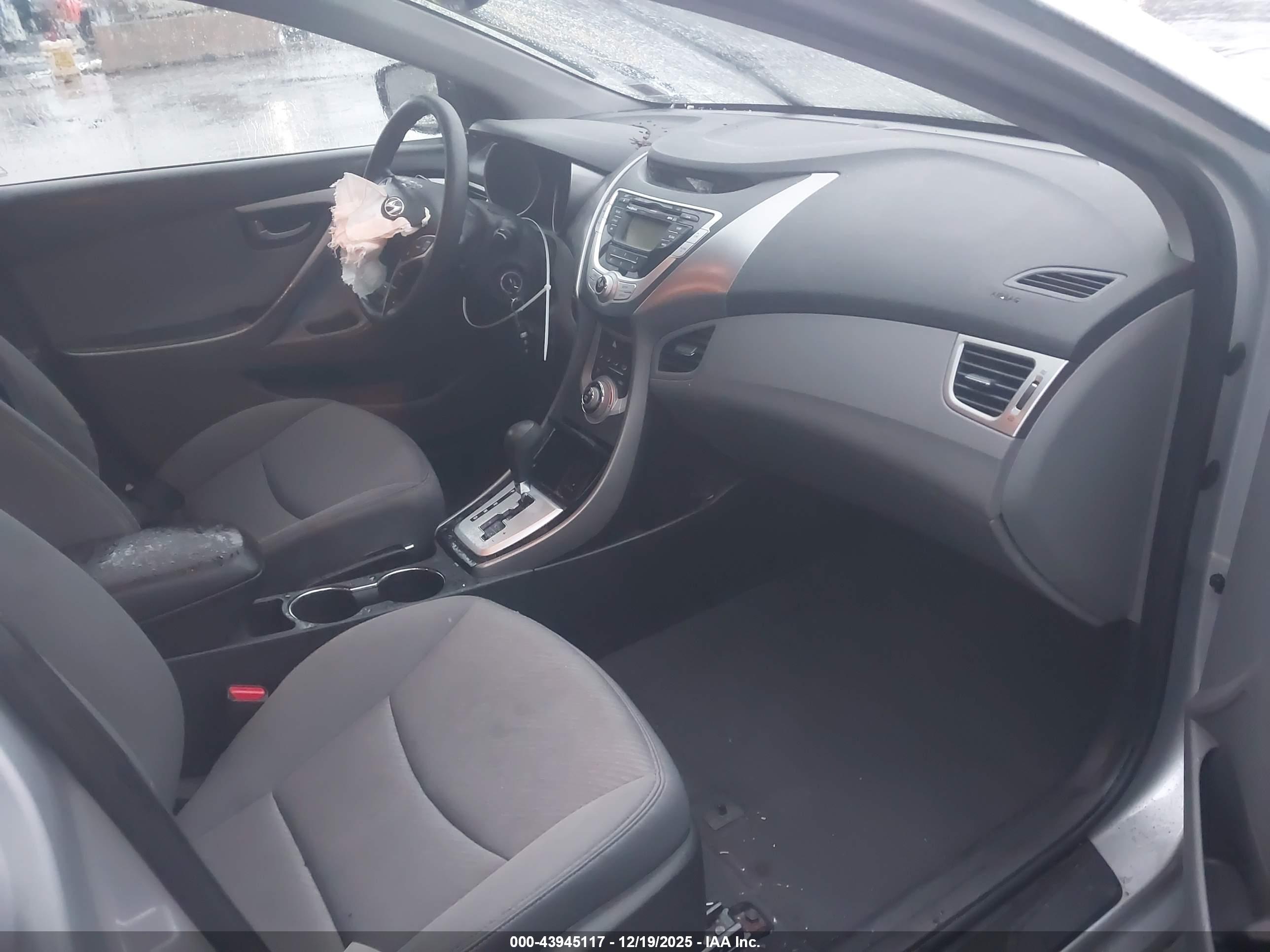 HYUNDAI ELANTRA image 5