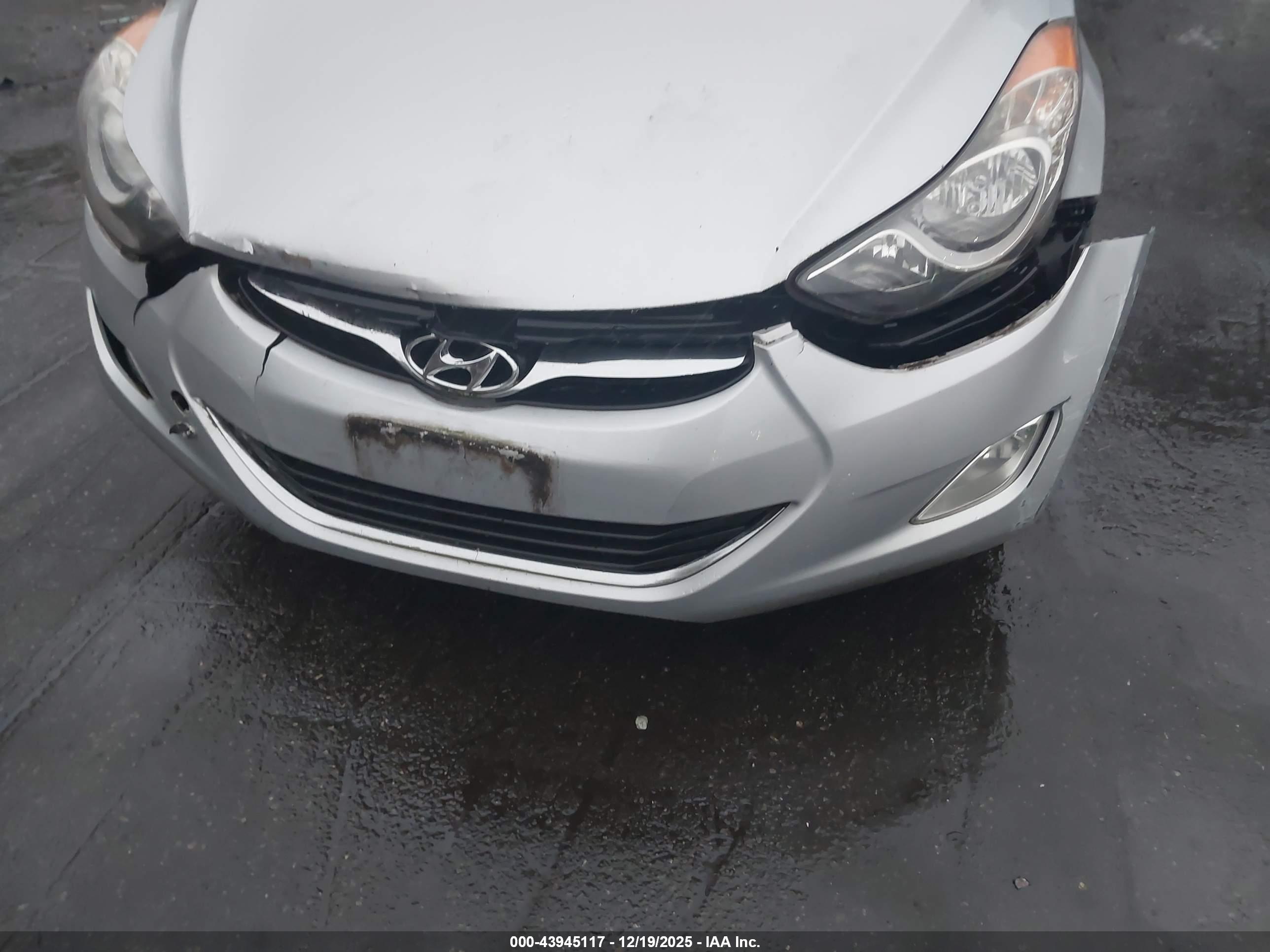 HYUNDAI ELANTRA image 6