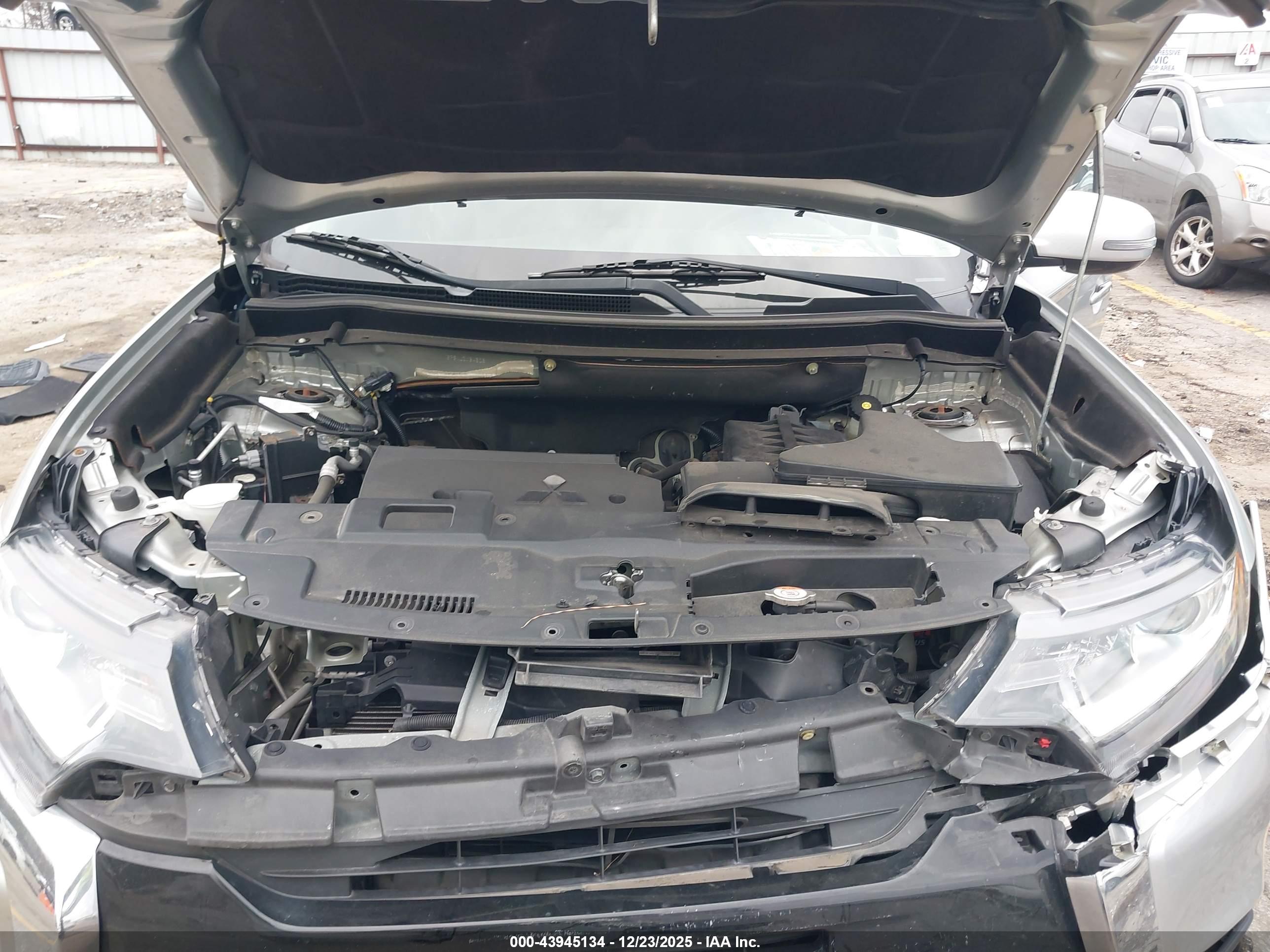 MITSUBISHI OUTLANDER image 10
