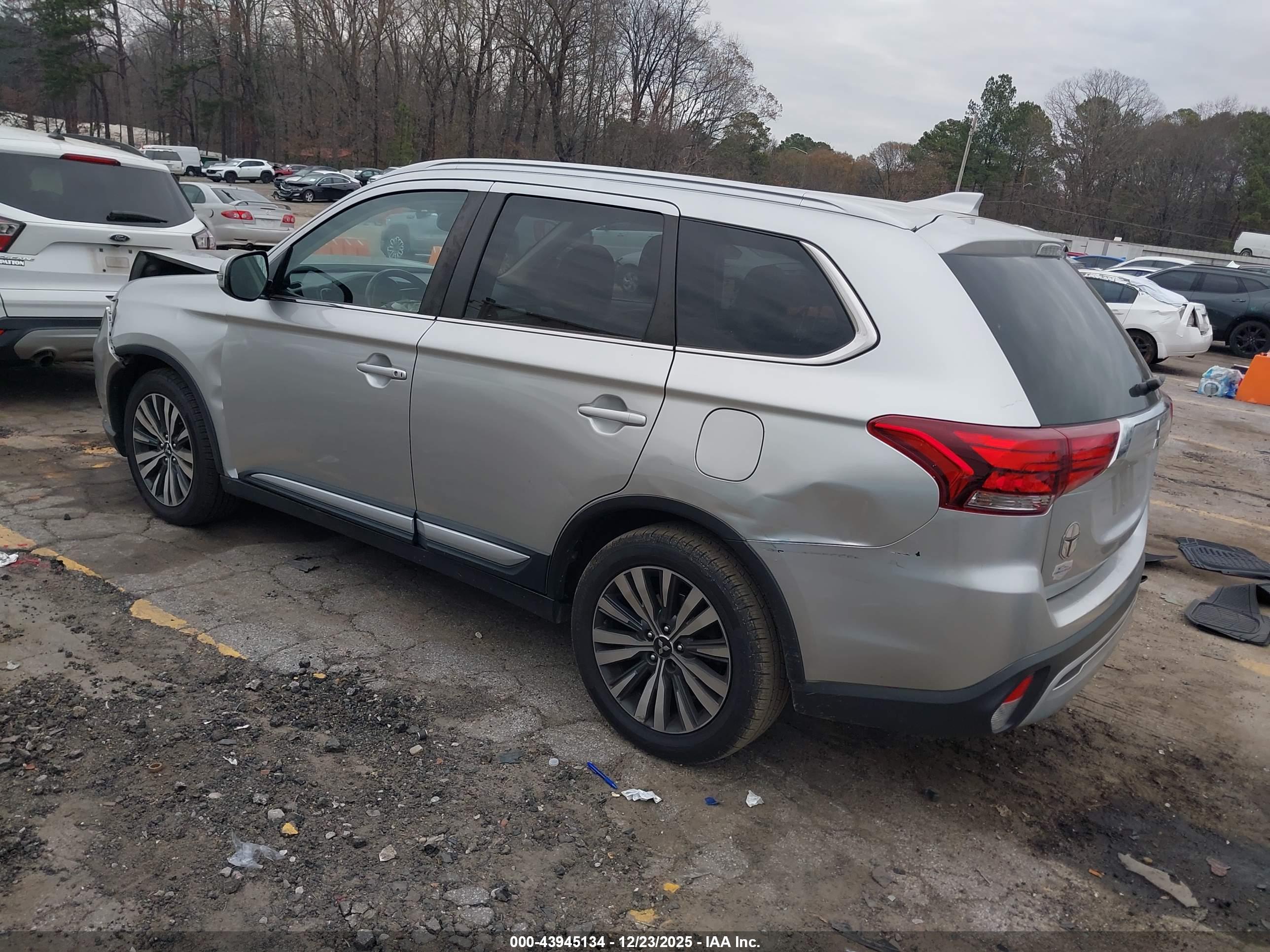 MITSUBISHI OUTLANDER image 3