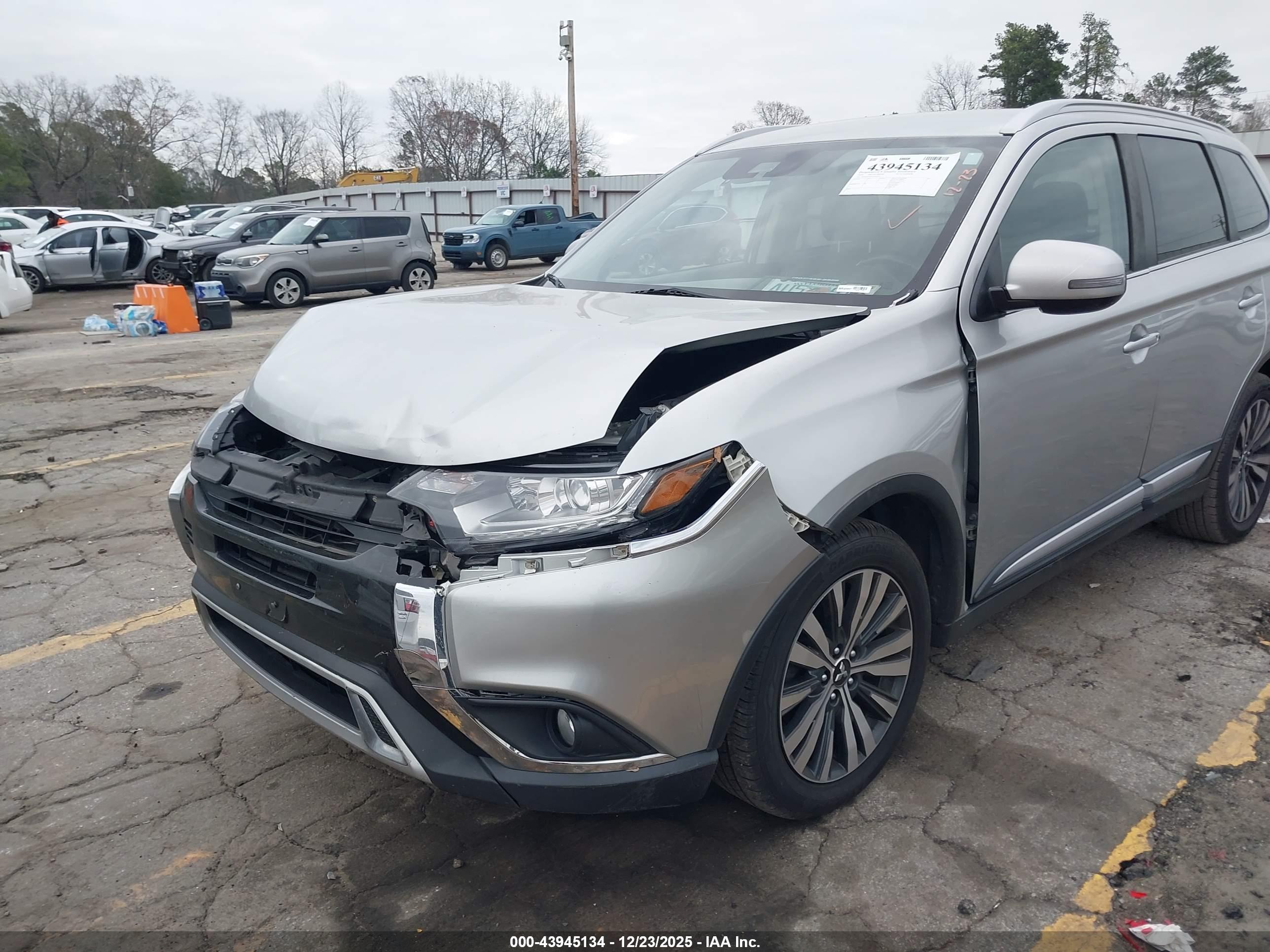 MITSUBISHI OUTLANDER image 6