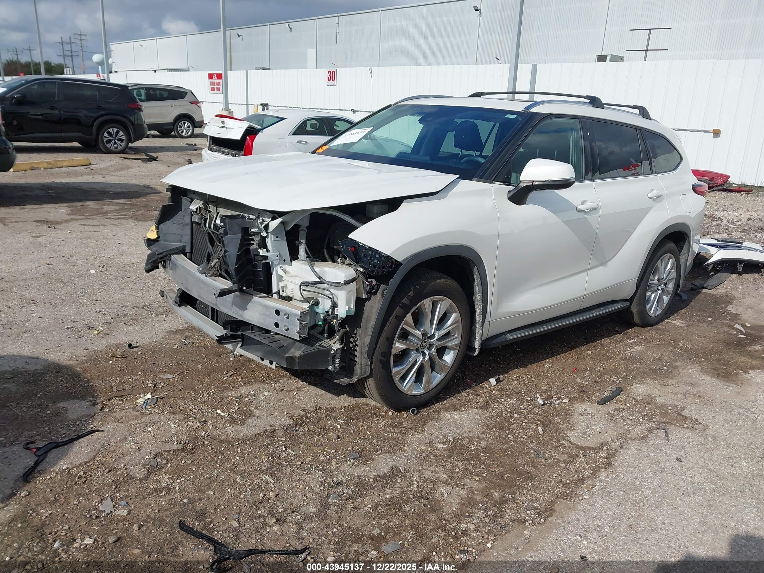 TOYOTA HIGHLANDER image 2