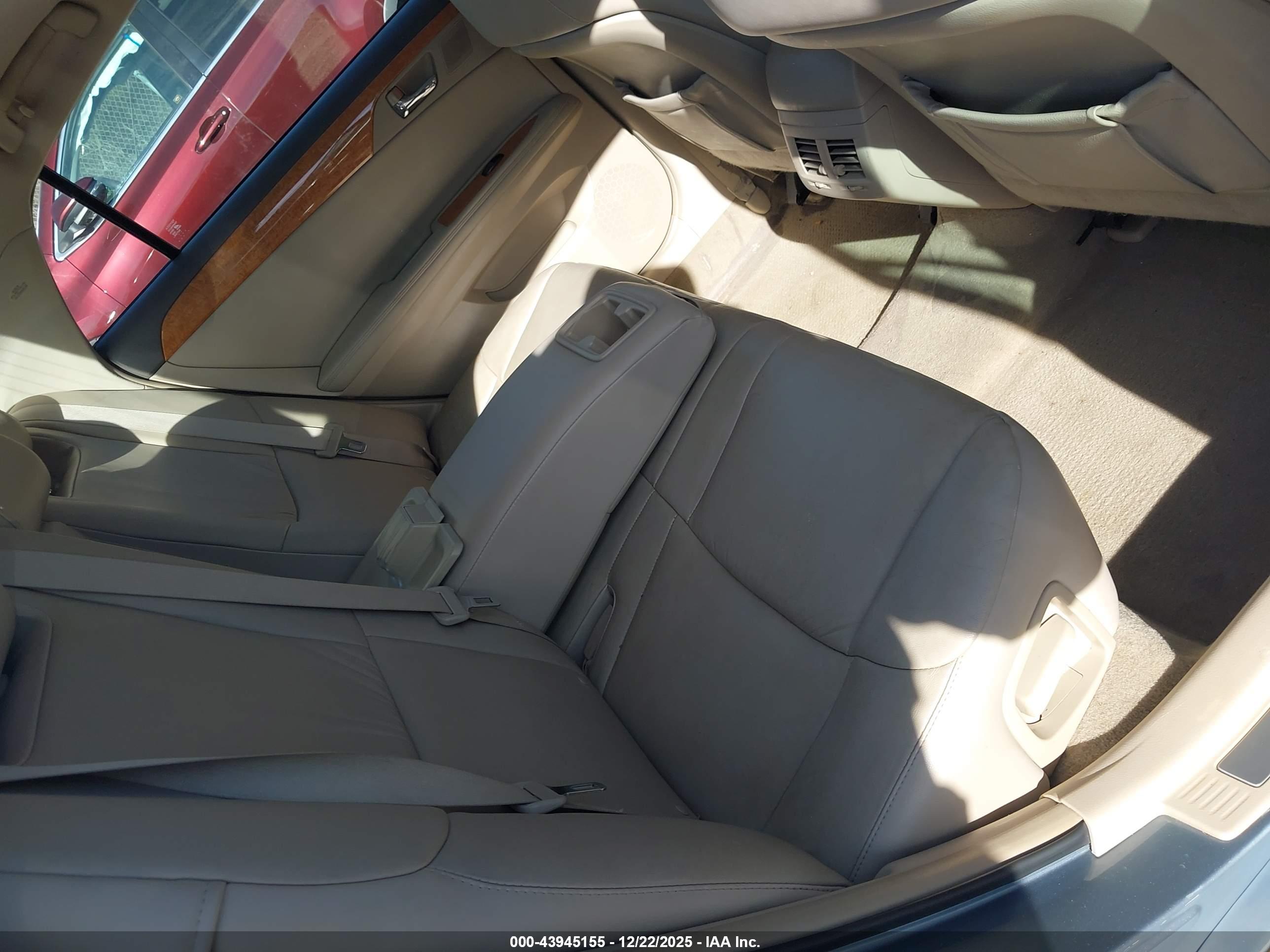 TOYOTA AVALON image 8