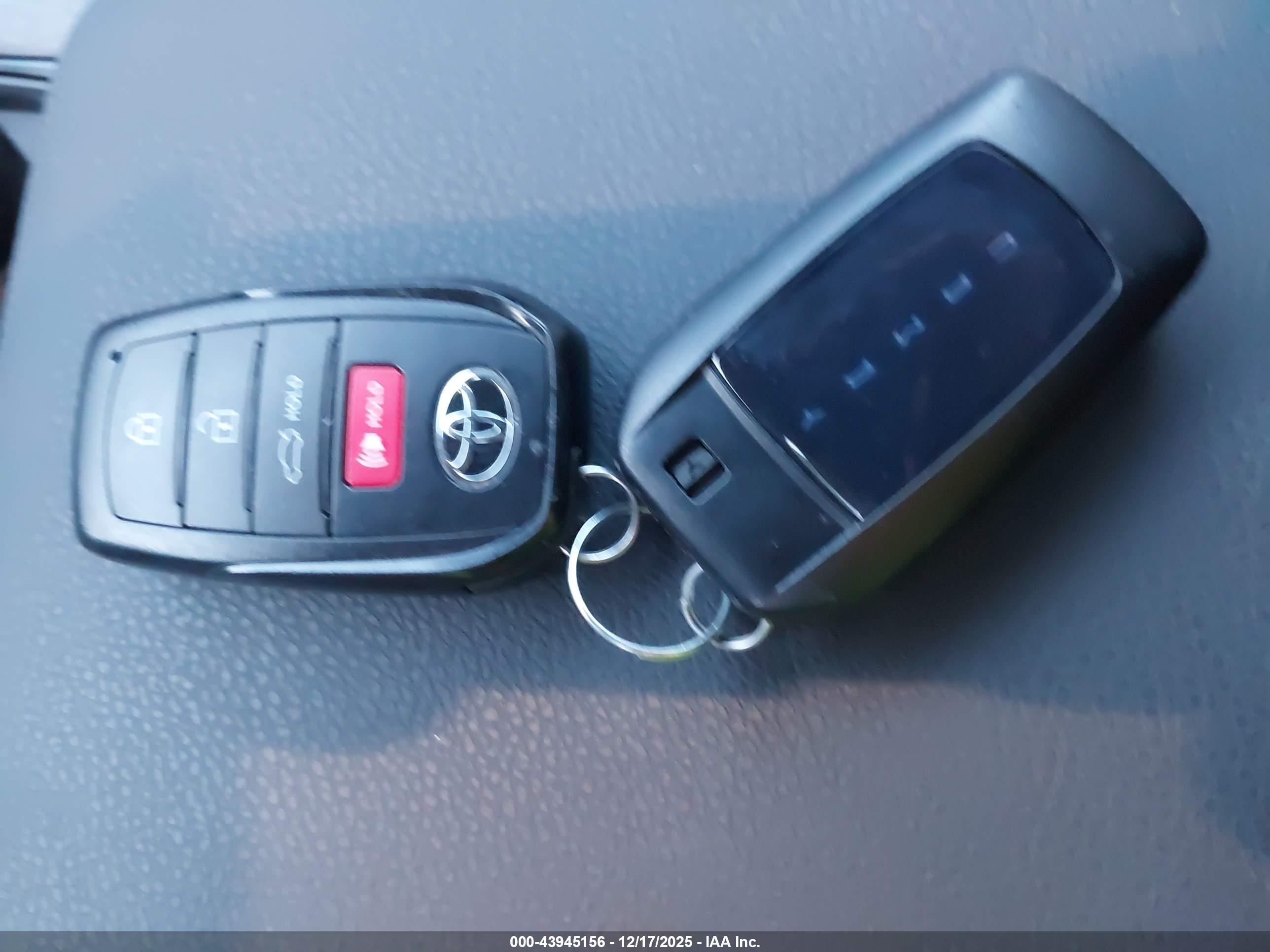 TOYOTA CAMRY image 11