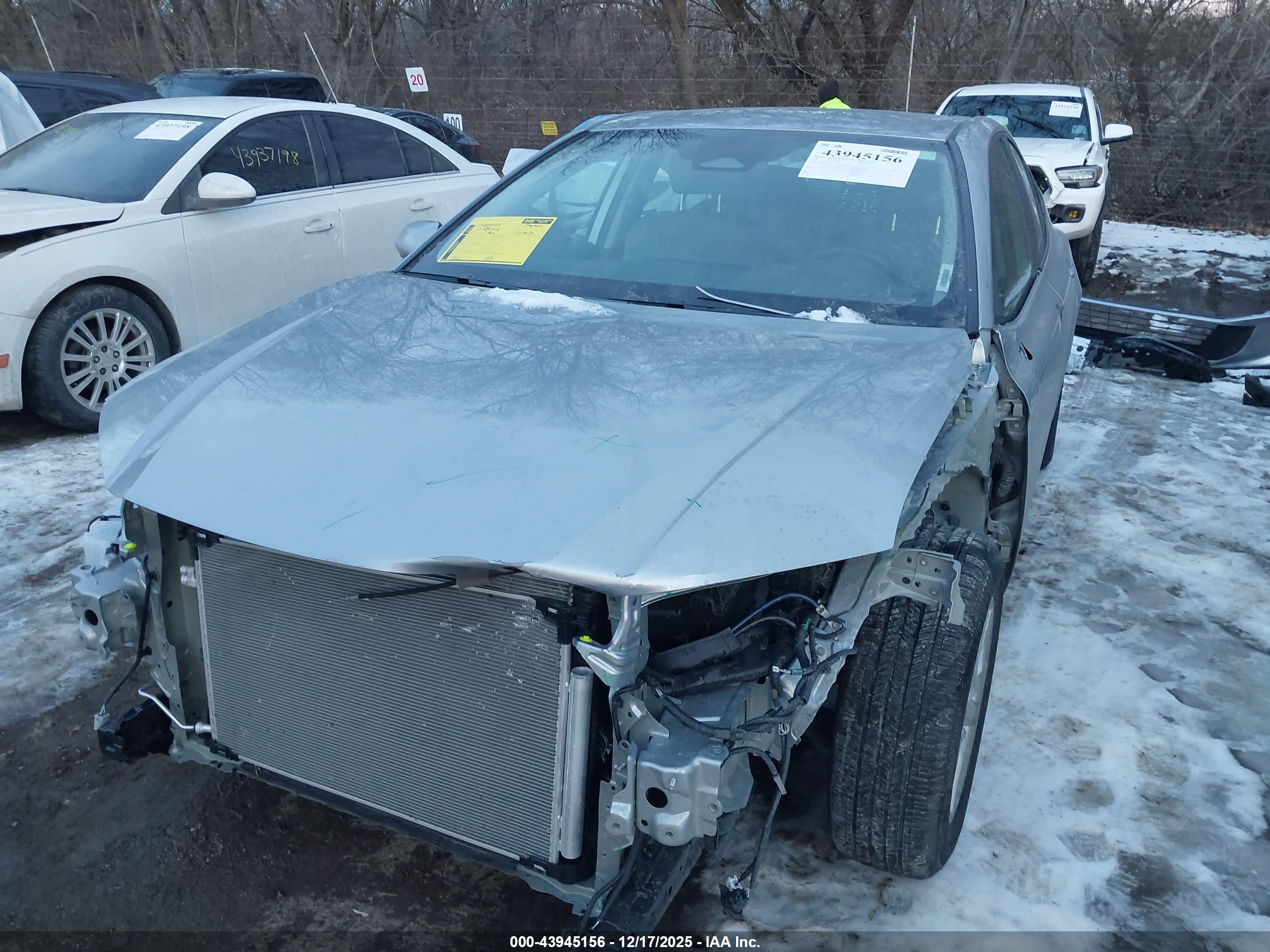 TOYOTA CAMRY image 2