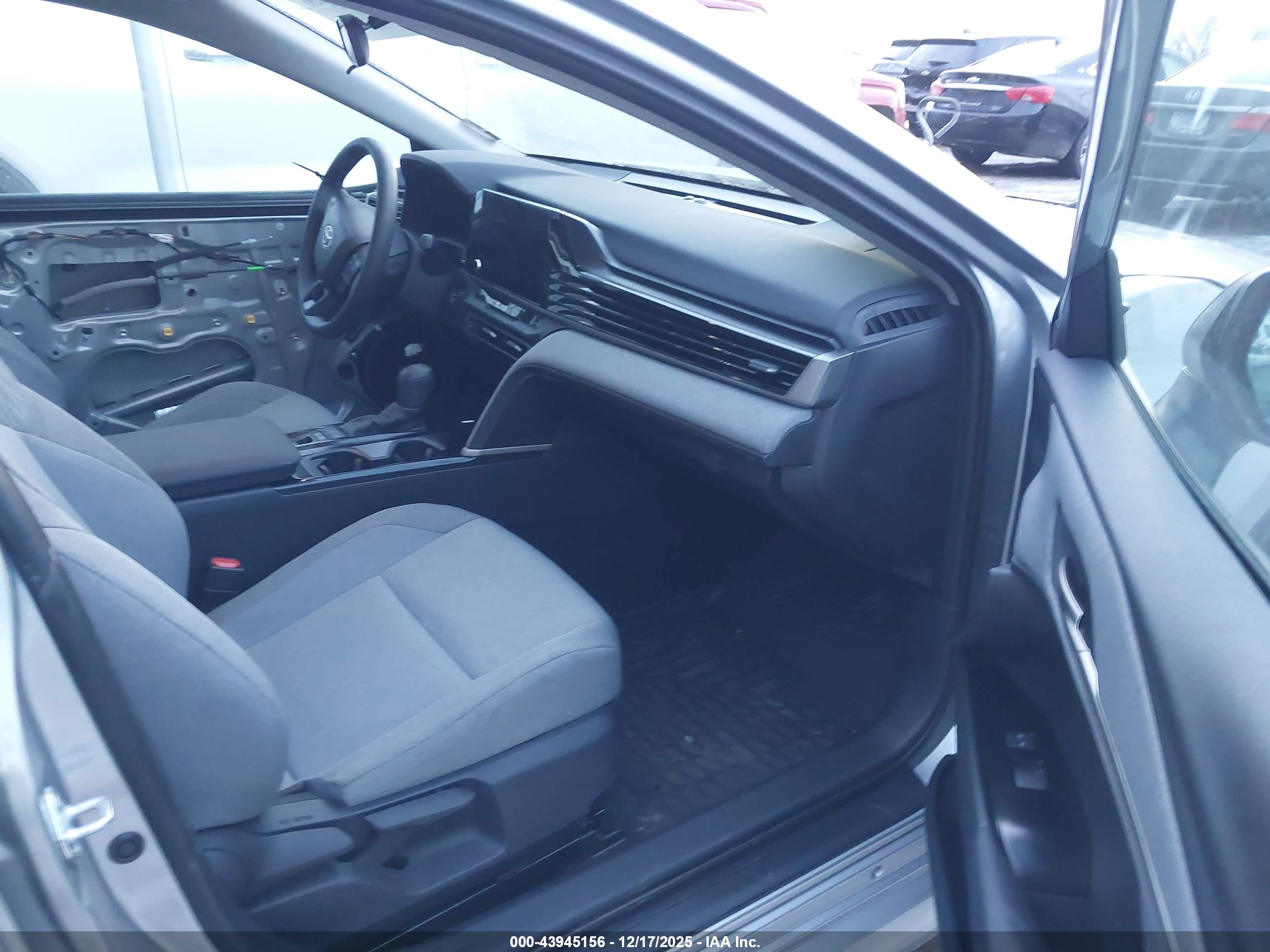TOYOTA CAMRY image 5