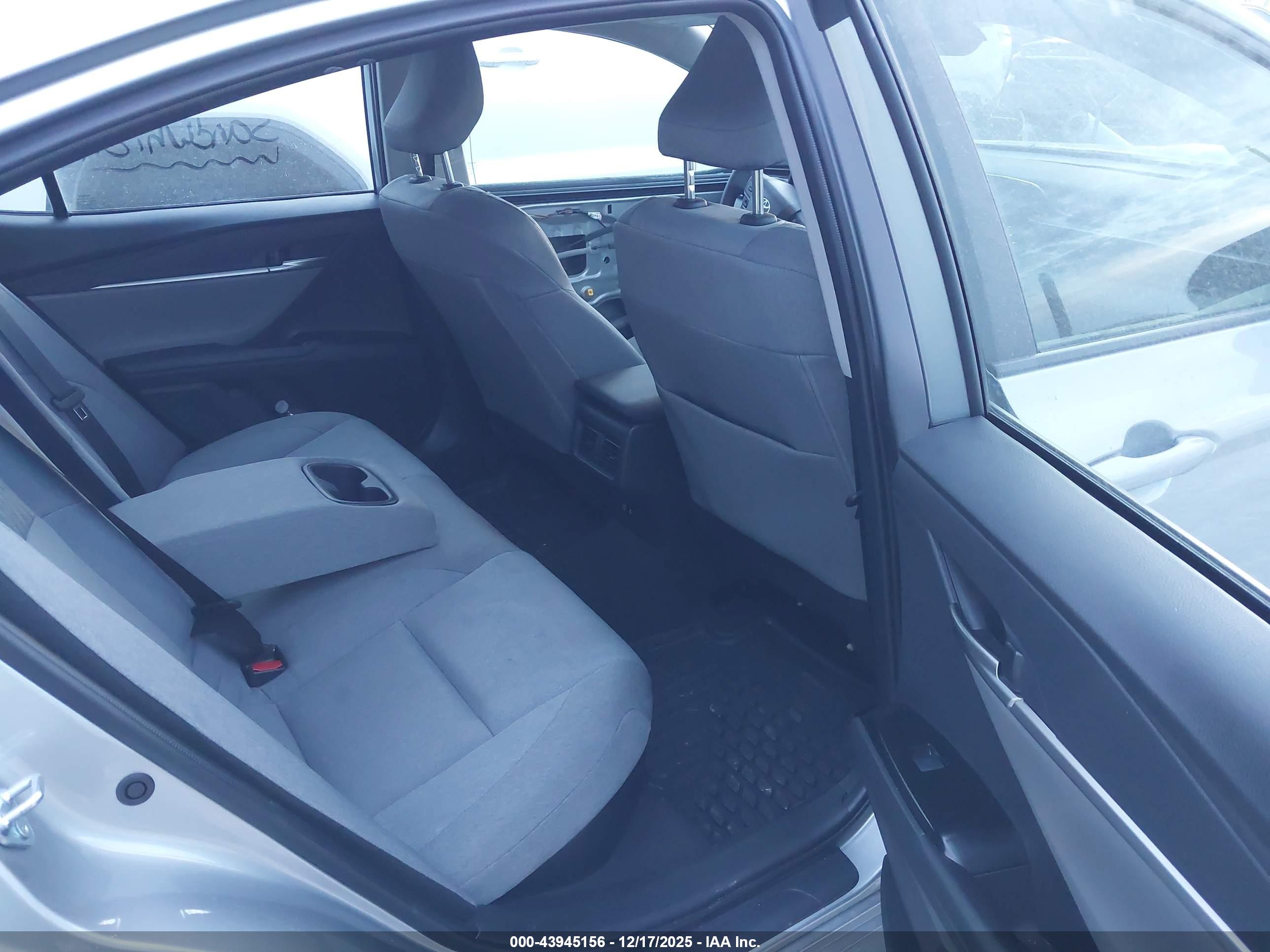 TOYOTA CAMRY image 8
