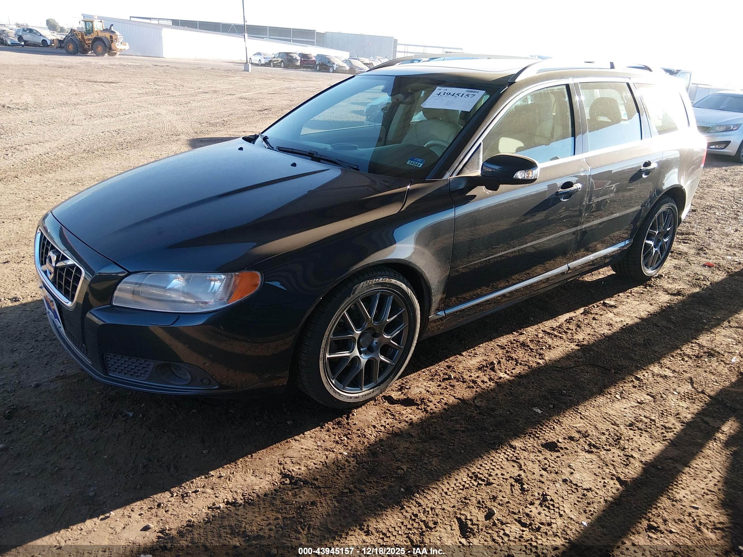 VOLVO V70 image 2