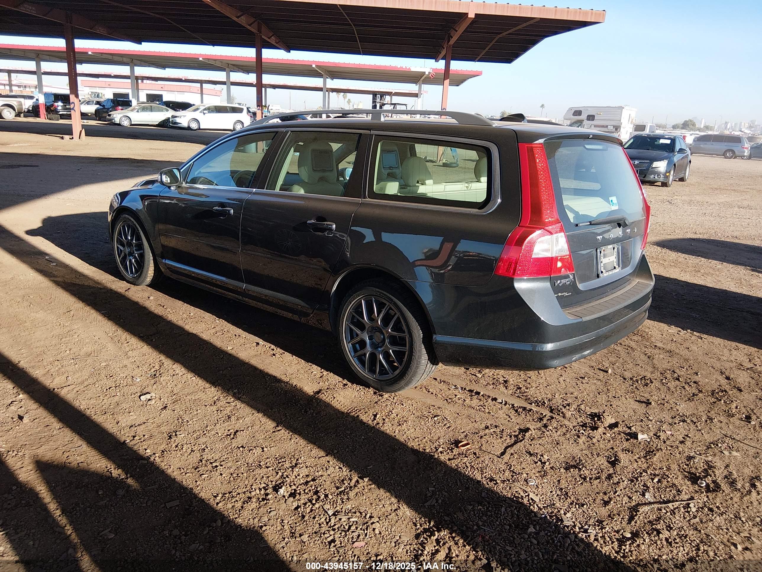 VOLVO V70 image 3