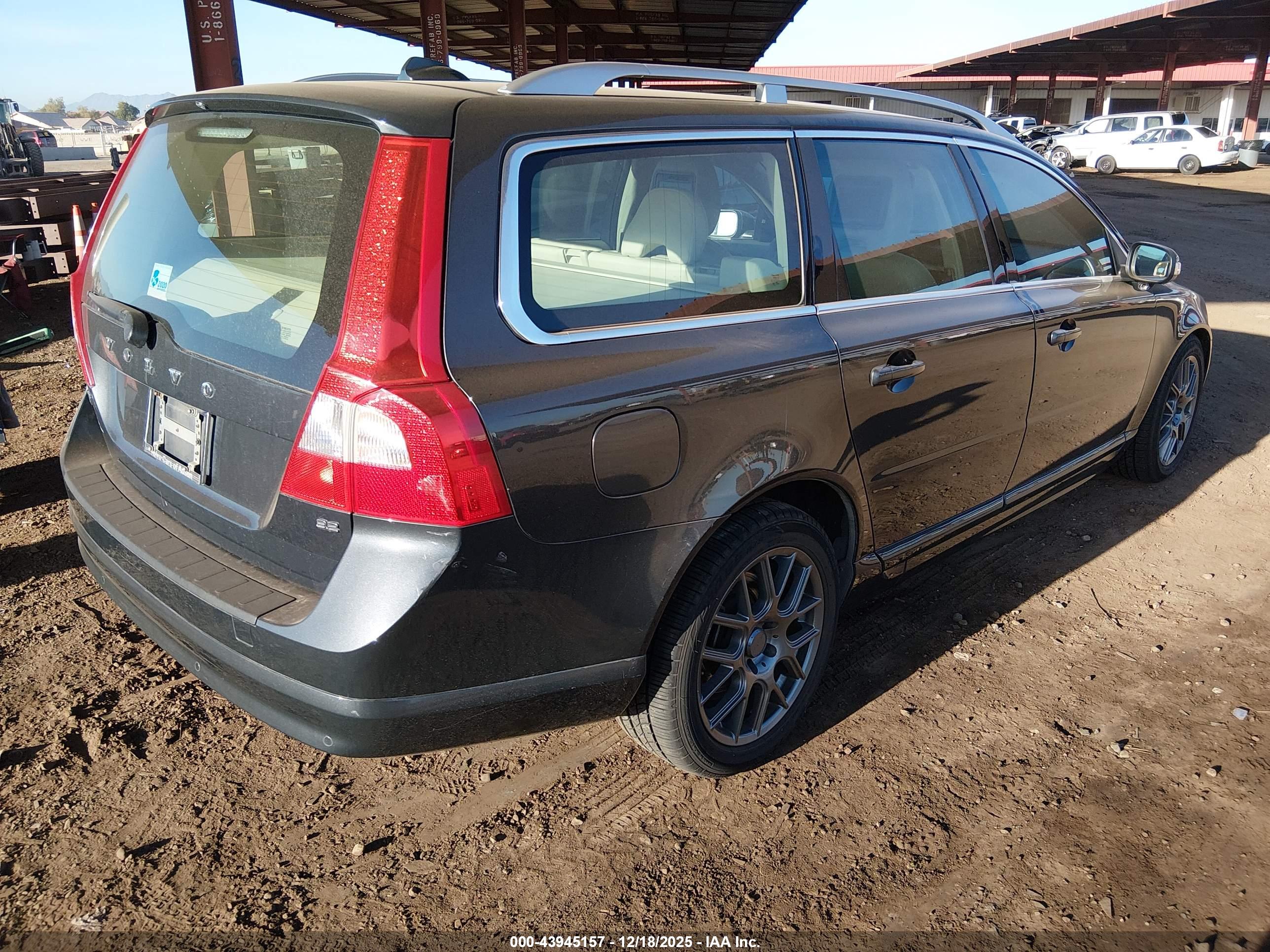 VOLVO V70 image 4