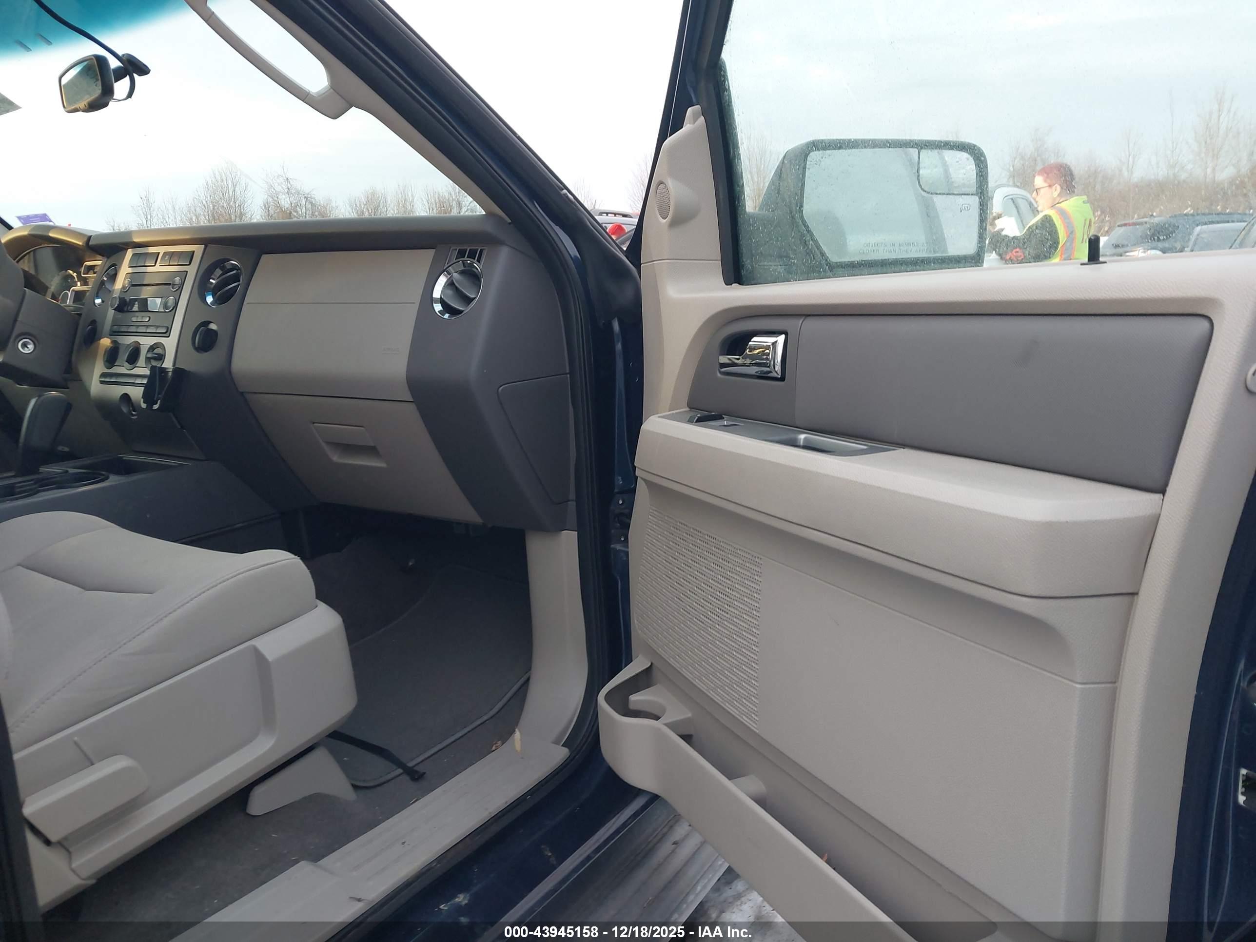FORD EXPEDITION image 5