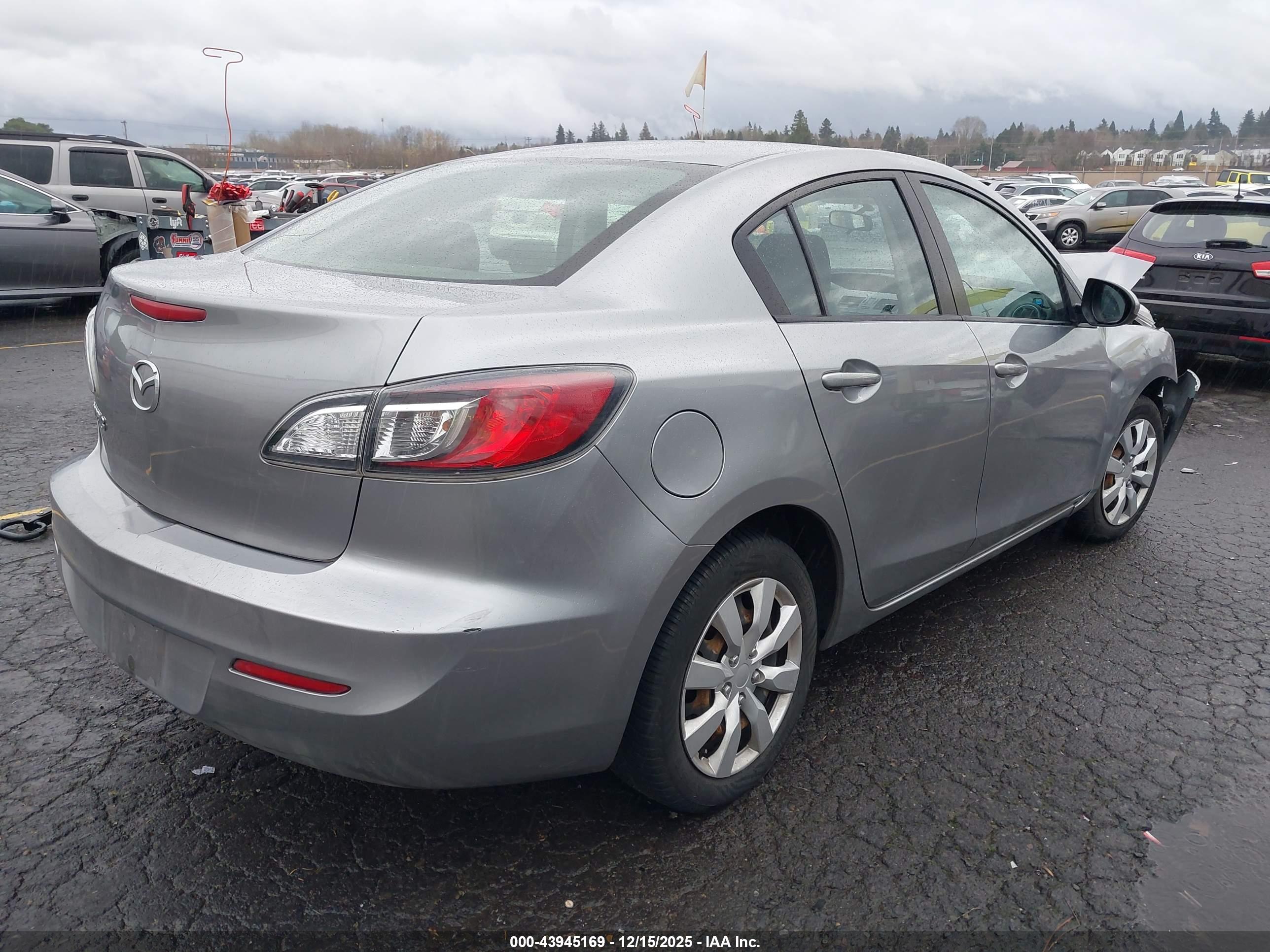 MAZDA MAZDA3 image 4