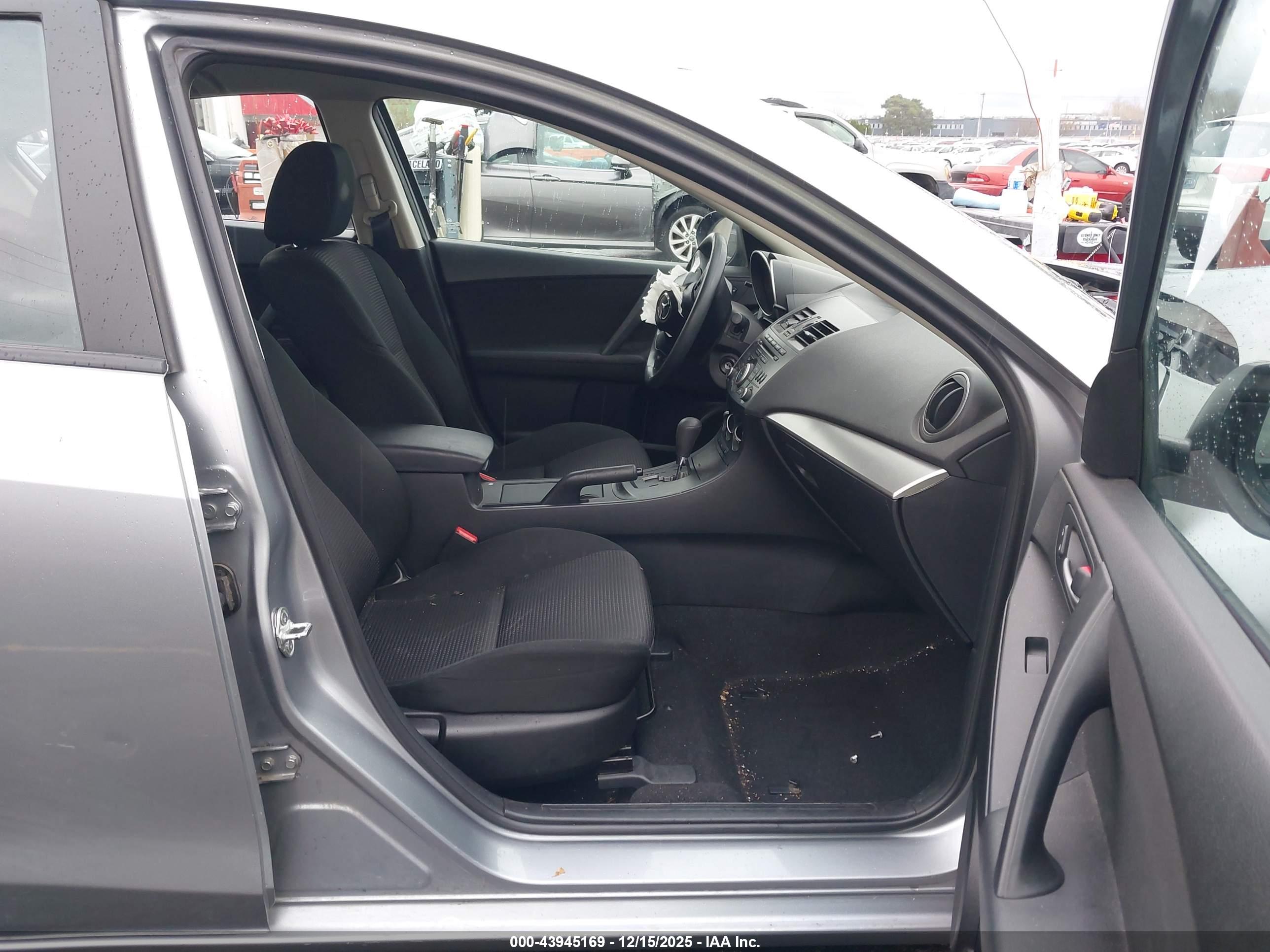 MAZDA MAZDA3 image 5