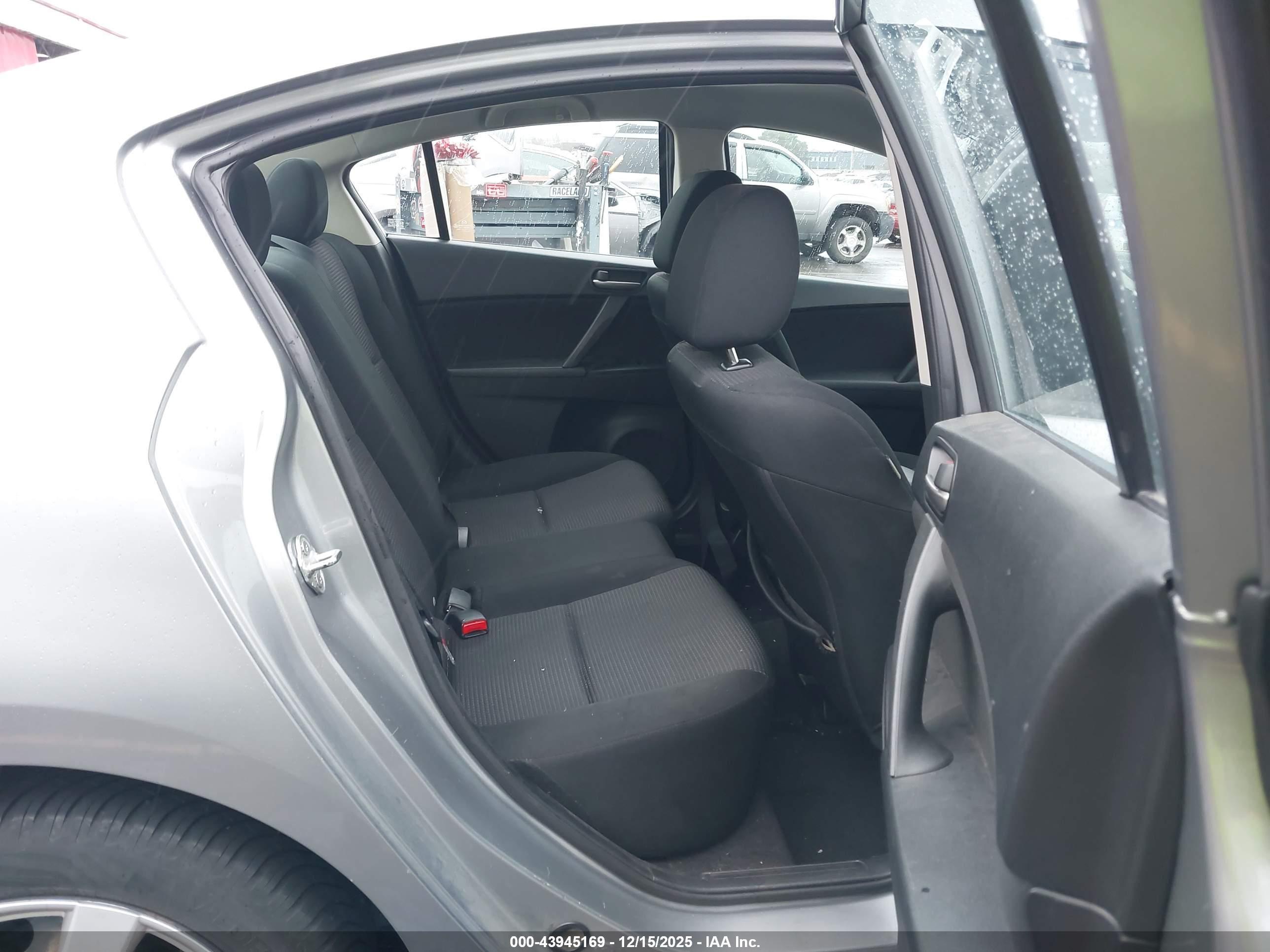 MAZDA MAZDA3 image 8