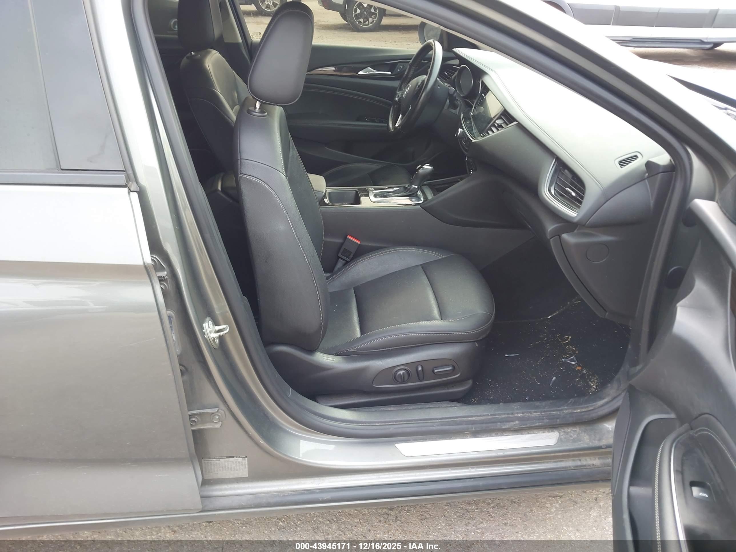 BUICK REGAL image 5