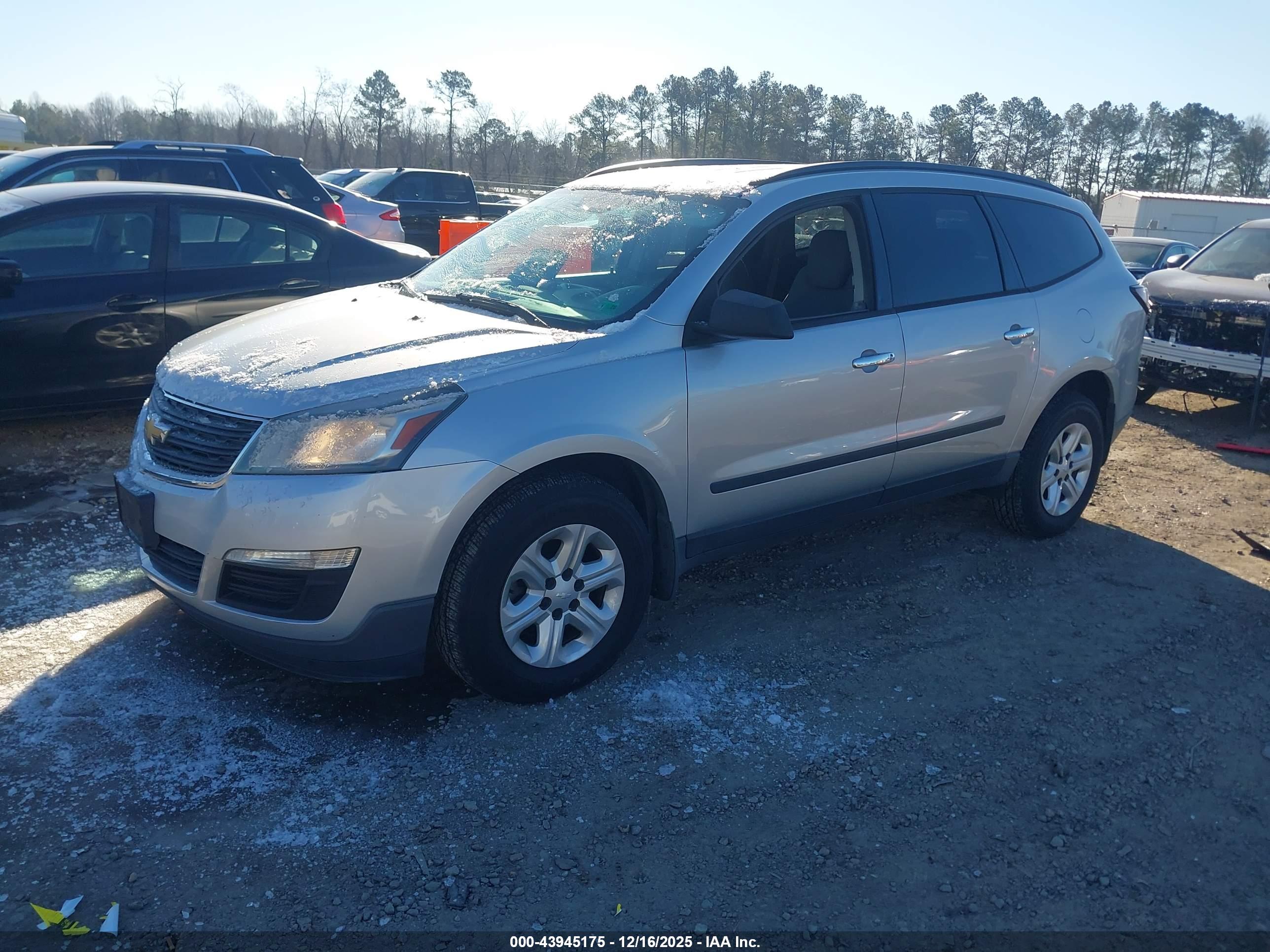 CHEVROLET TRAVERSE image 2