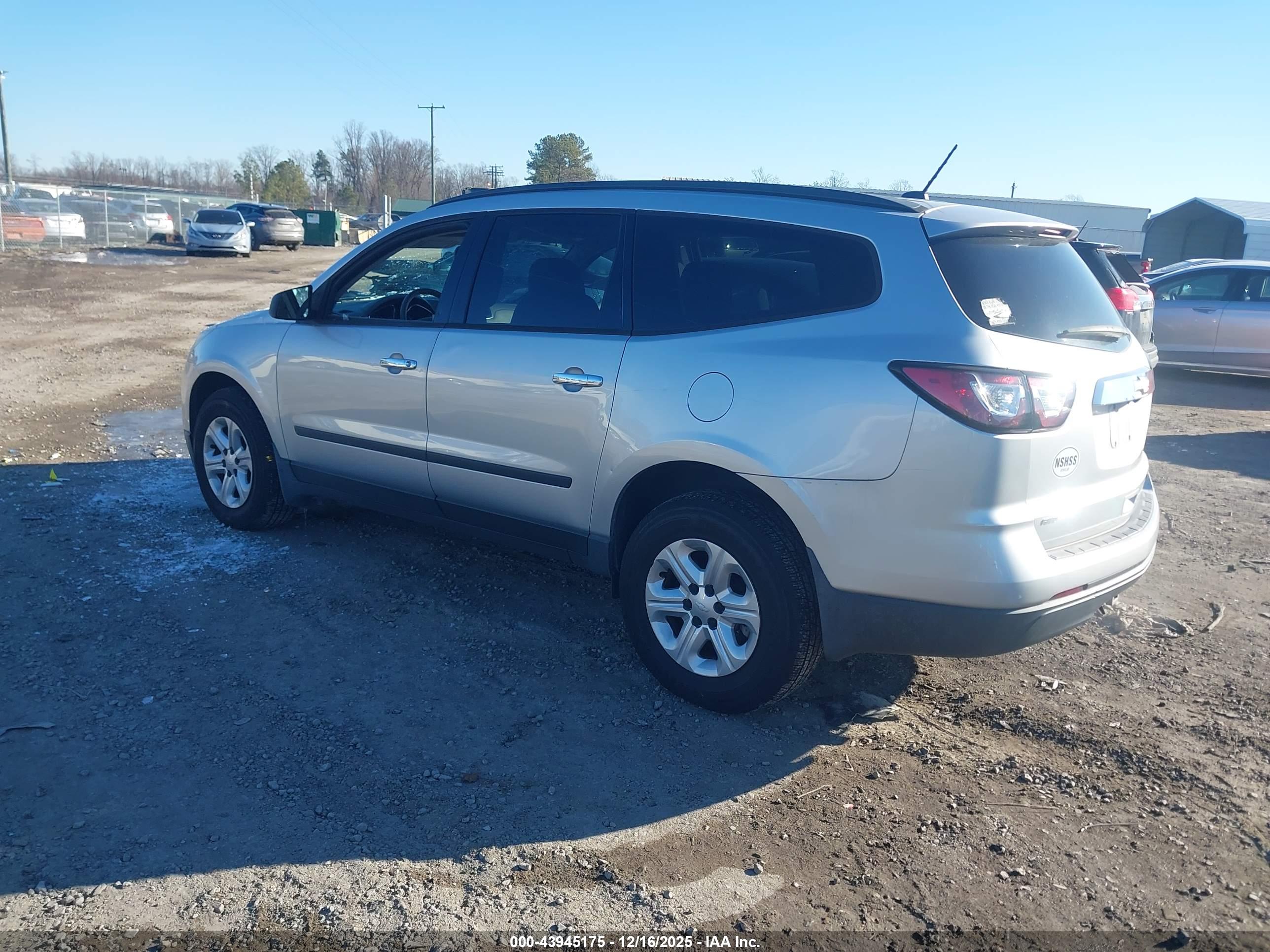 CHEVROLET TRAVERSE image 3