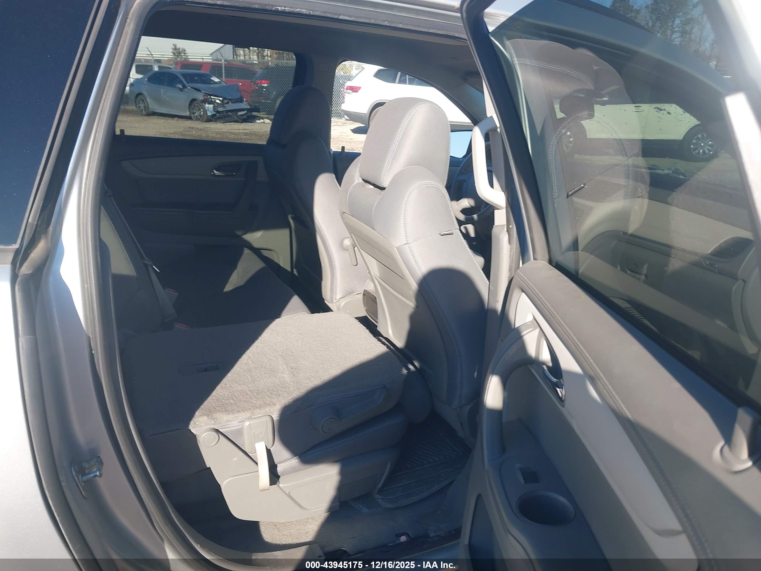 CHEVROLET TRAVERSE image 8