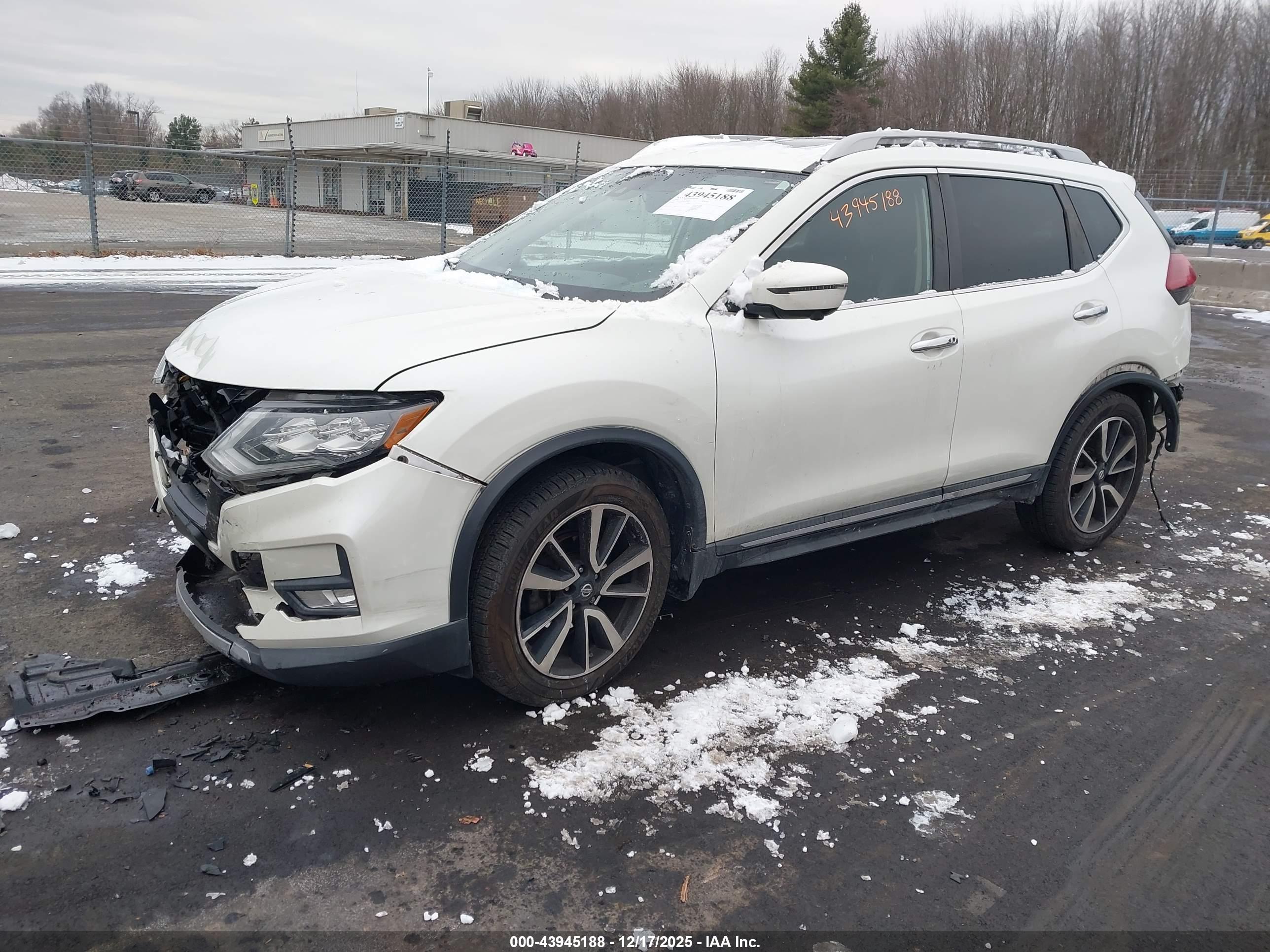 NISSAN ROGUE image 2
