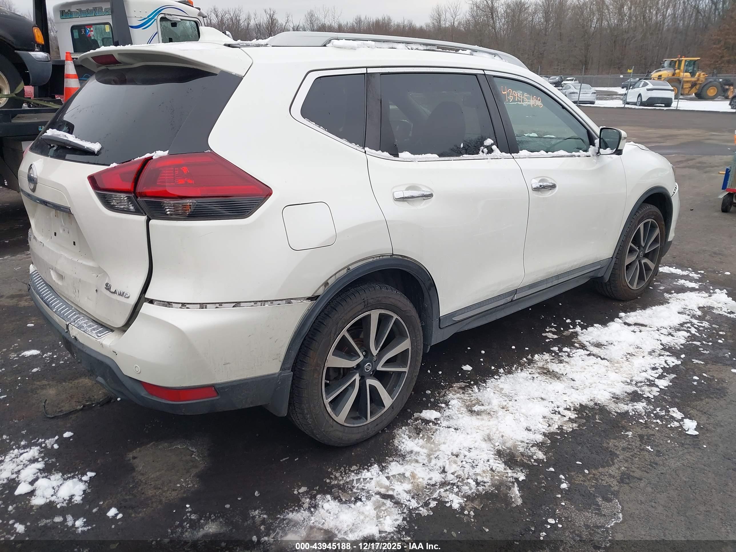 NISSAN ROGUE image 4