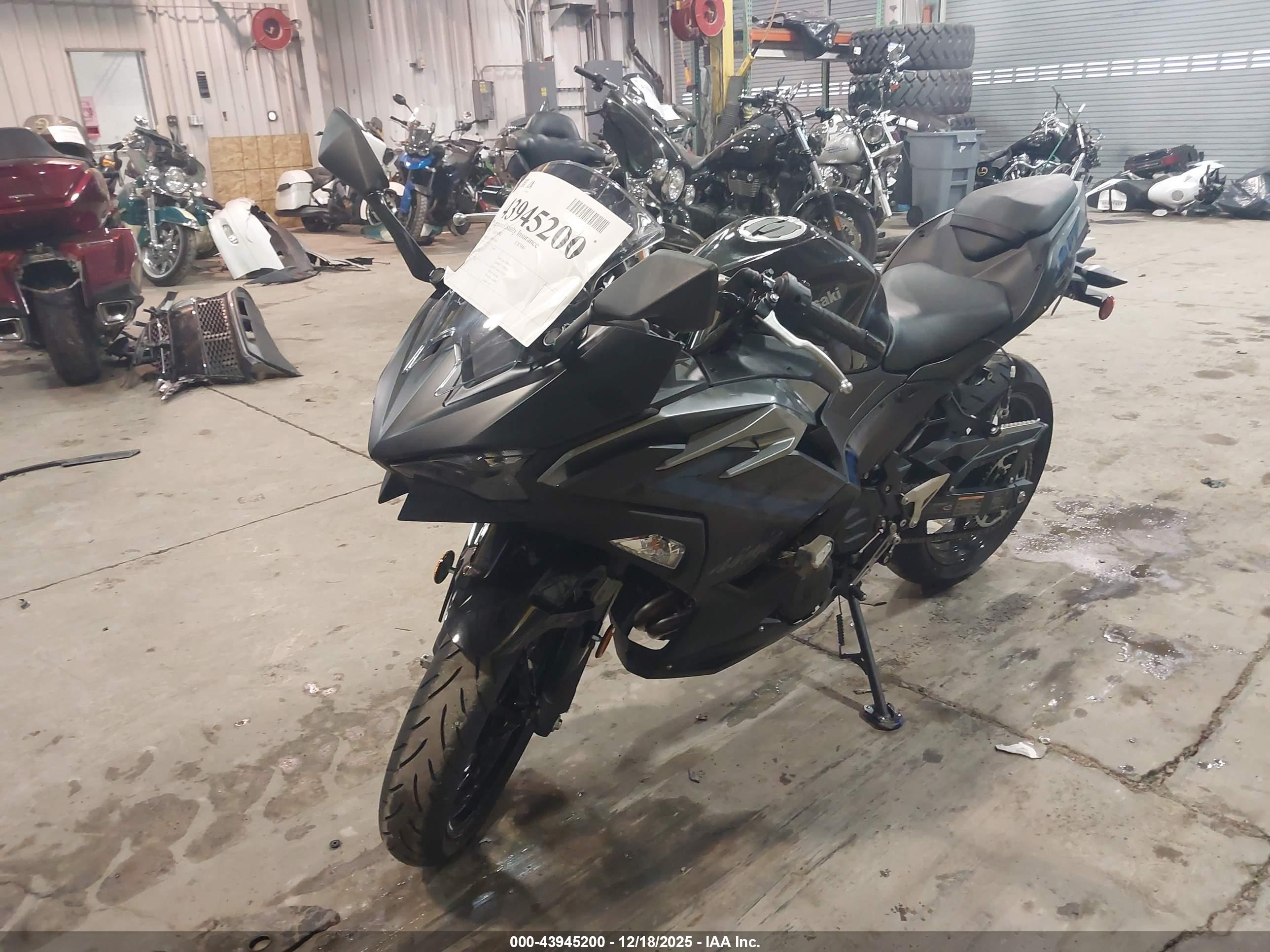 KAWASAKI EX500 image 2