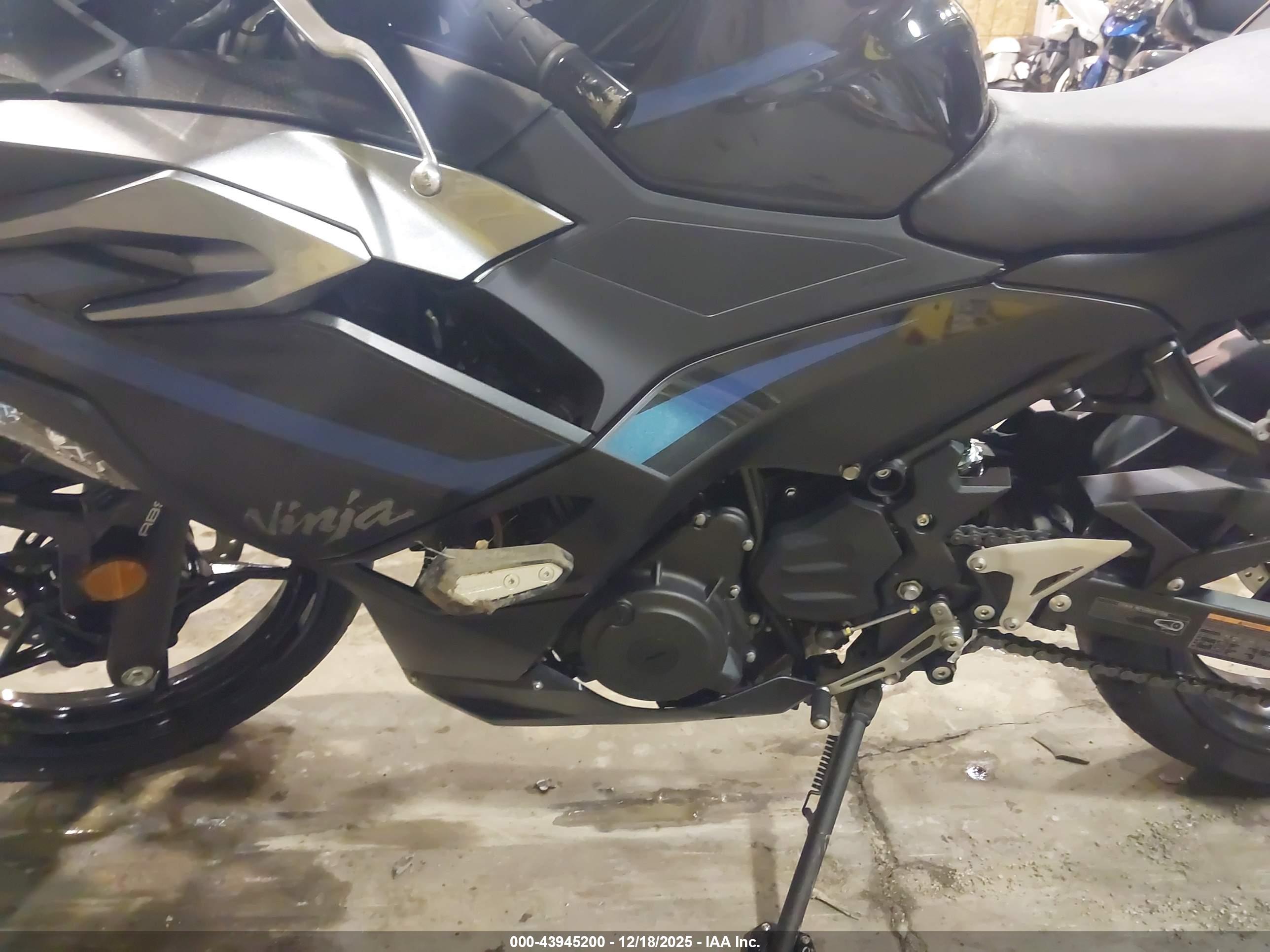 KAWASAKI EX500 image 9