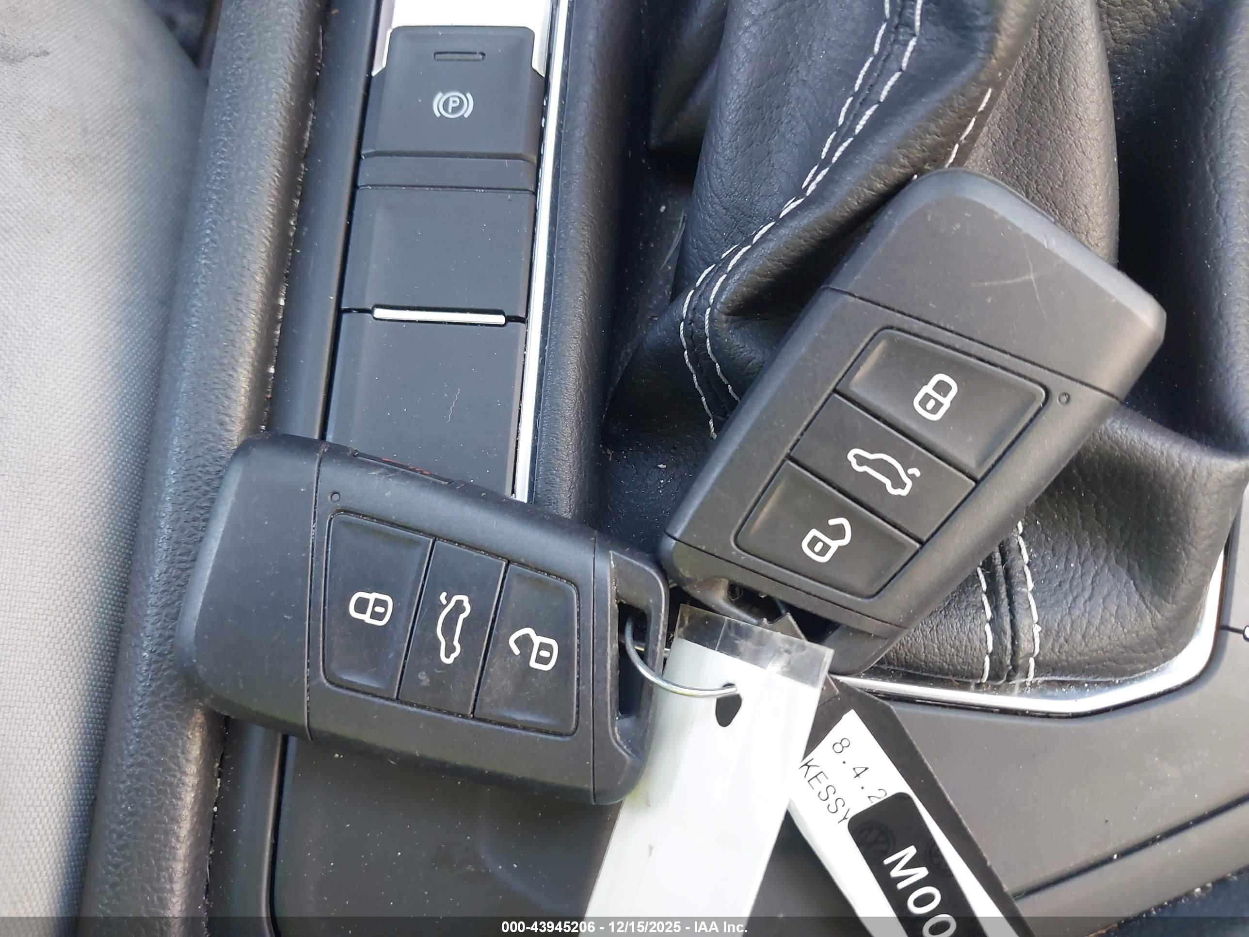 VOLKSWAGEN TAOS image 11