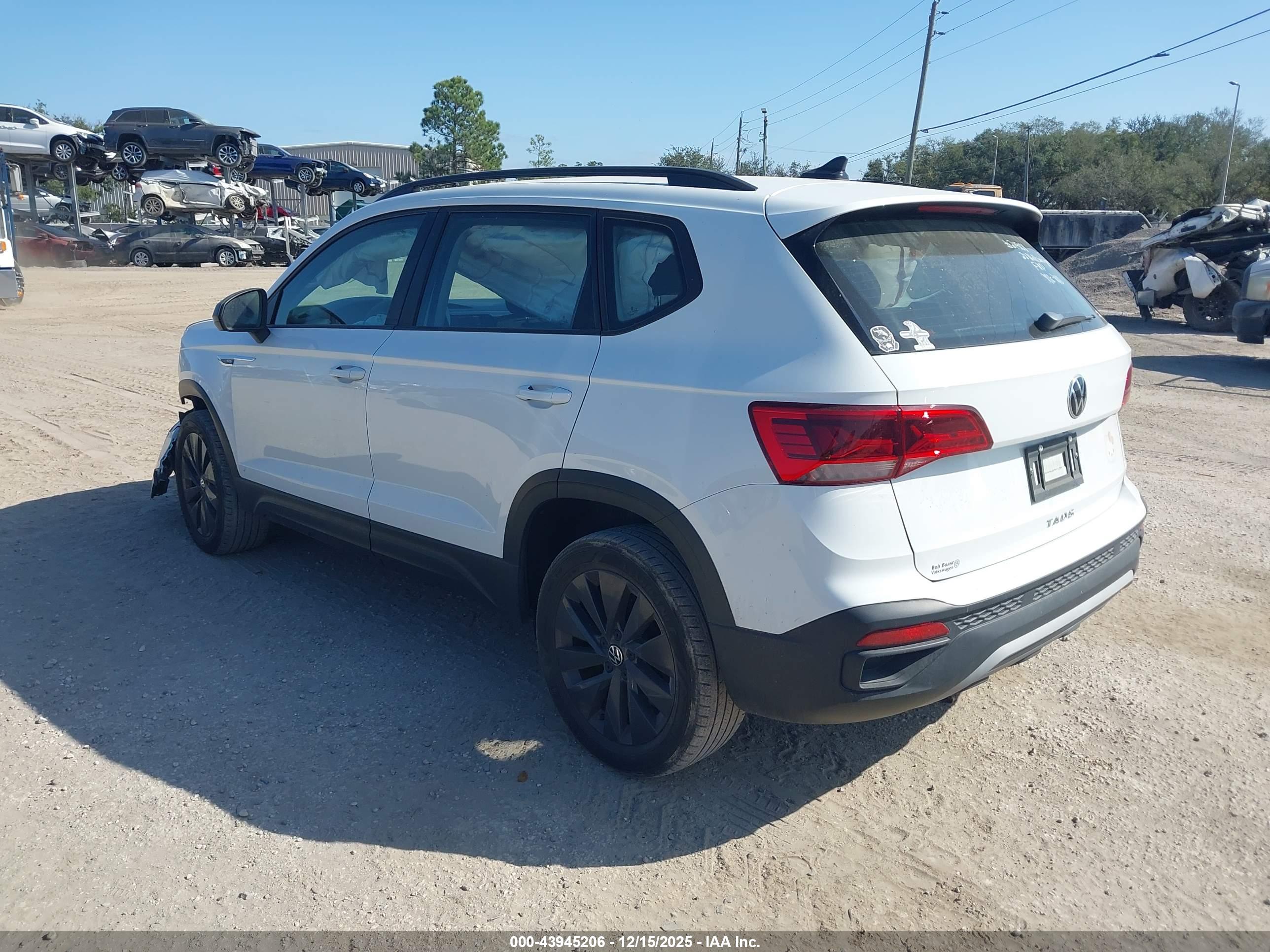 VOLKSWAGEN TAOS image 3