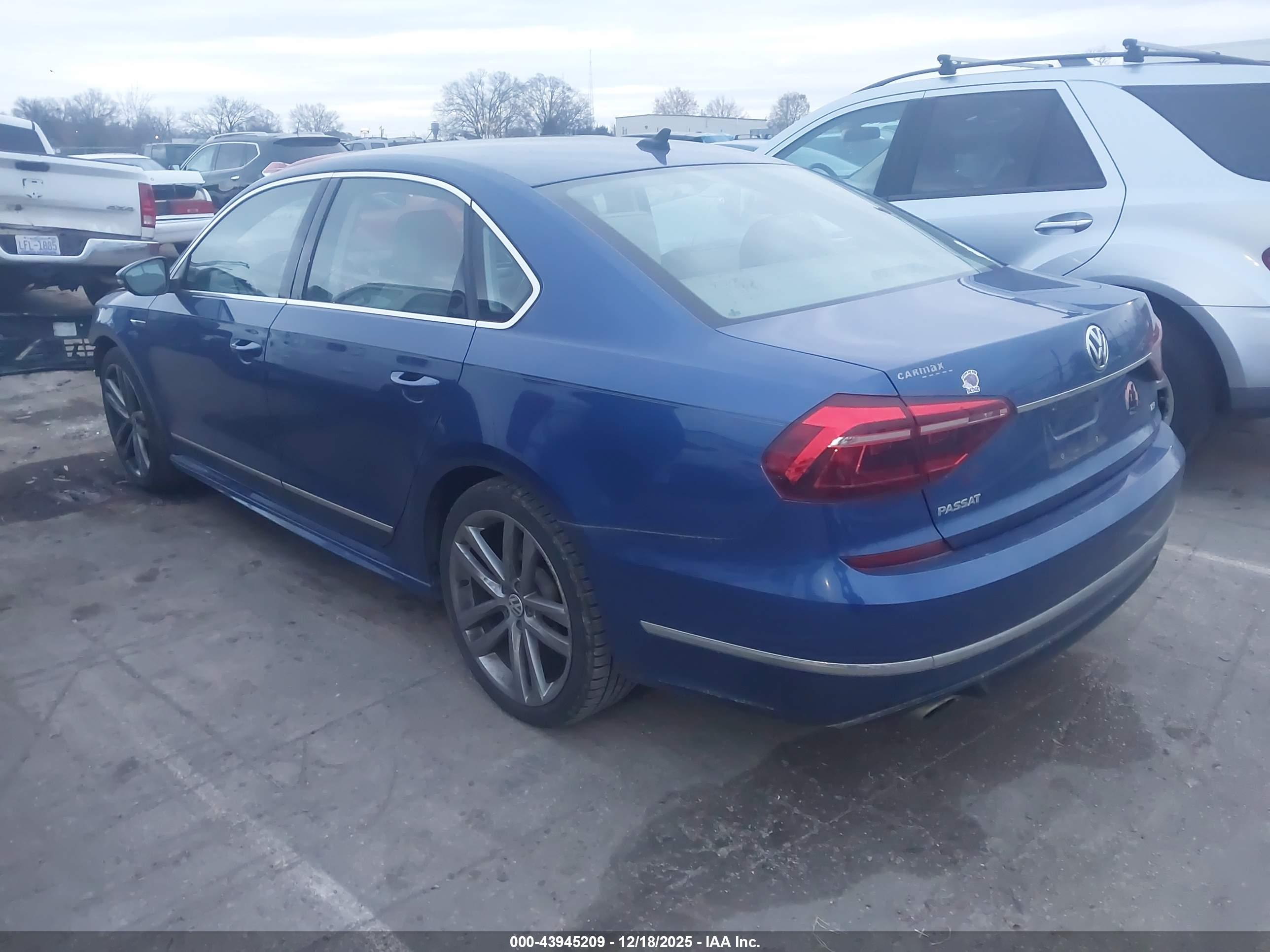 VOLKSWAGEN PASSAT image 3