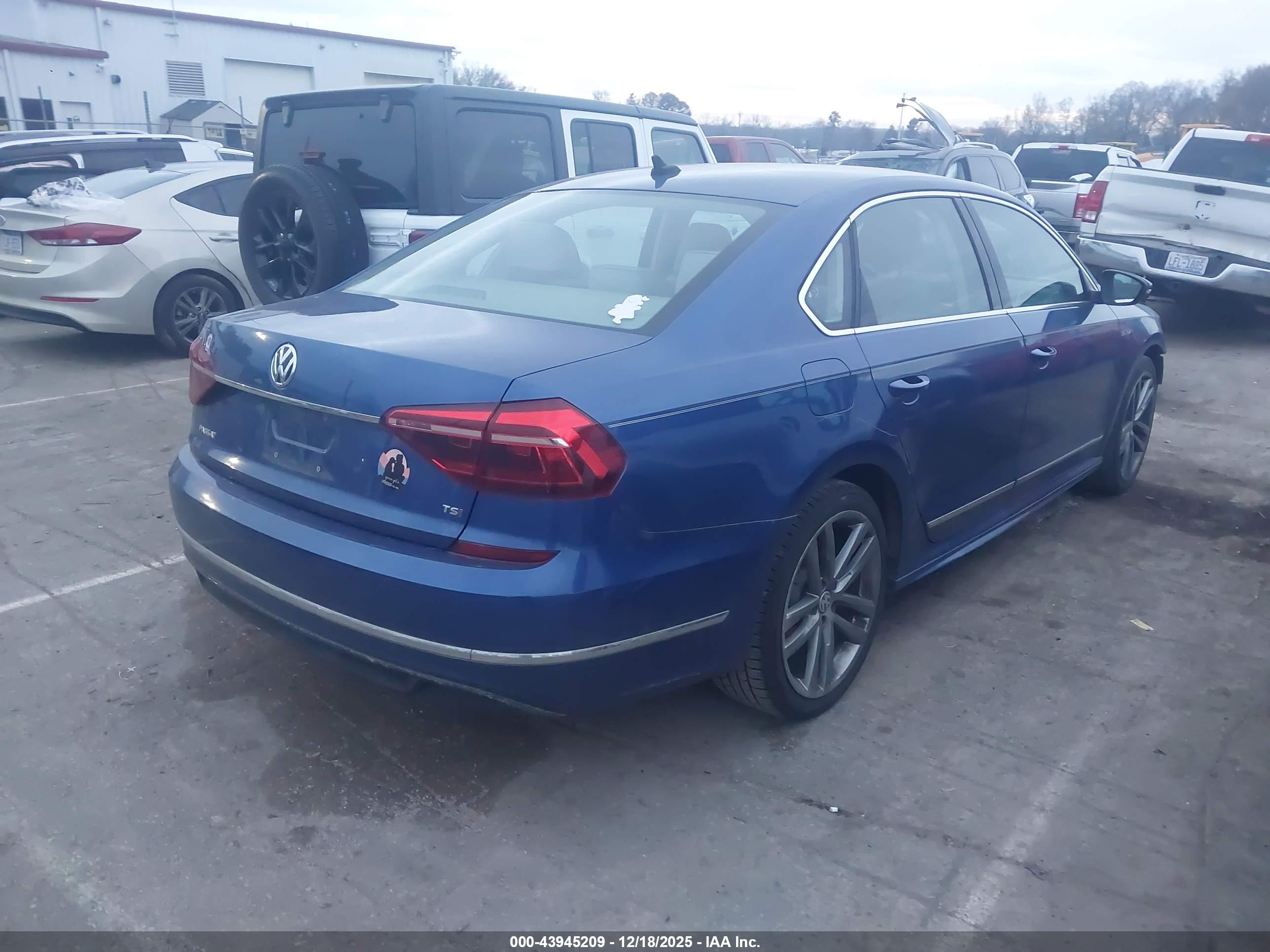 VOLKSWAGEN PASSAT image 4
