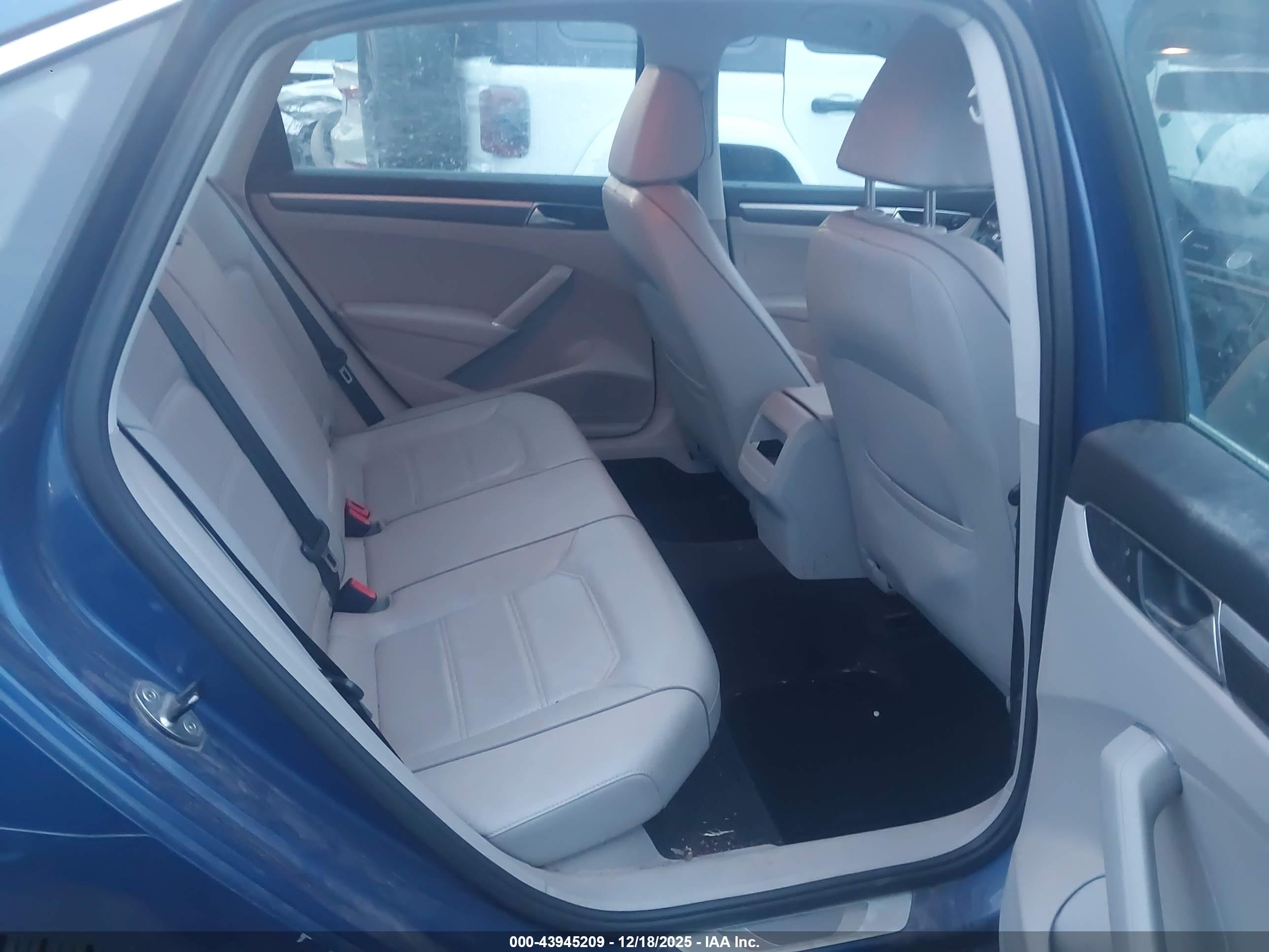 VOLKSWAGEN PASSAT image 8