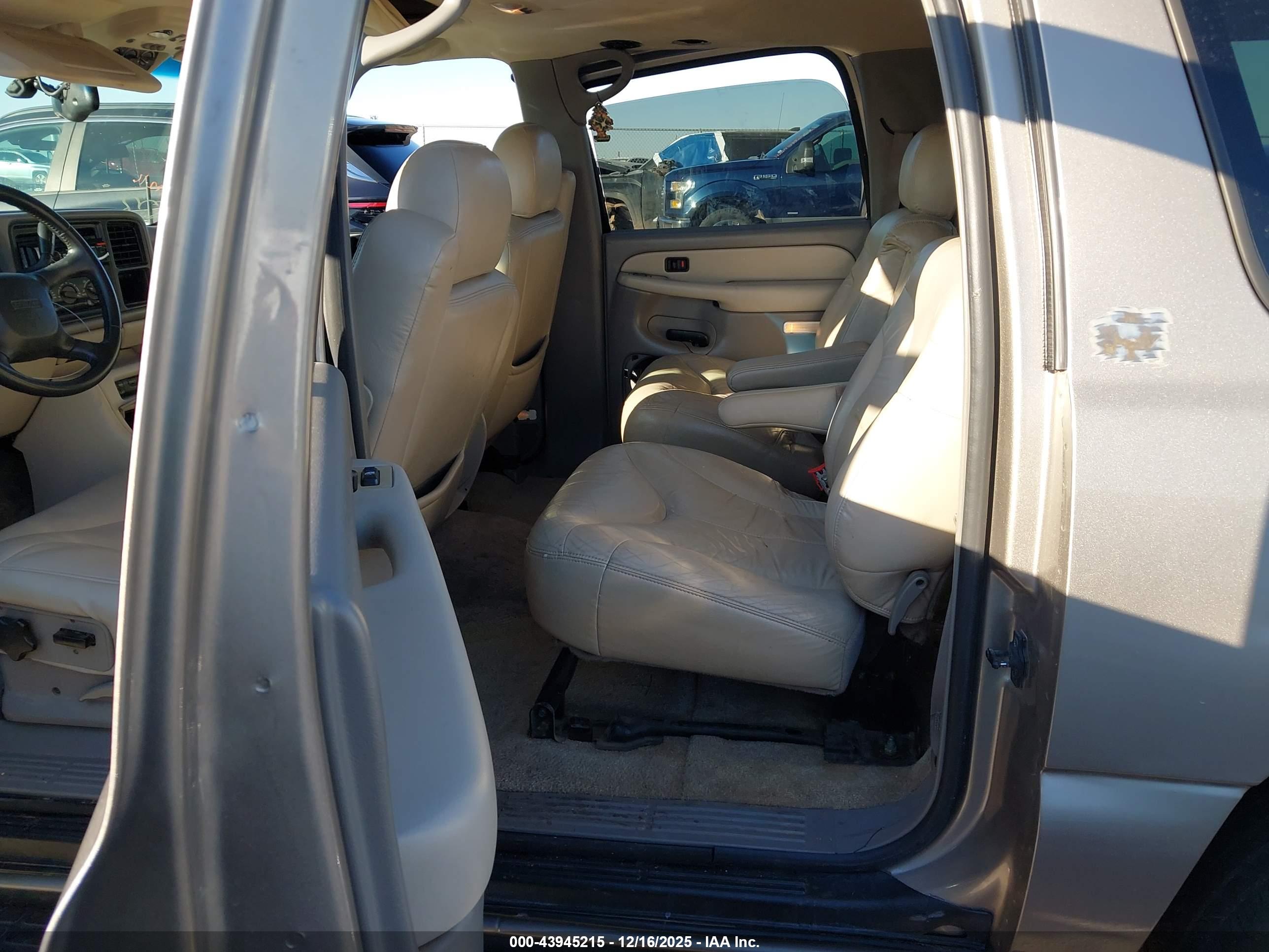 GMC YUKON image 8