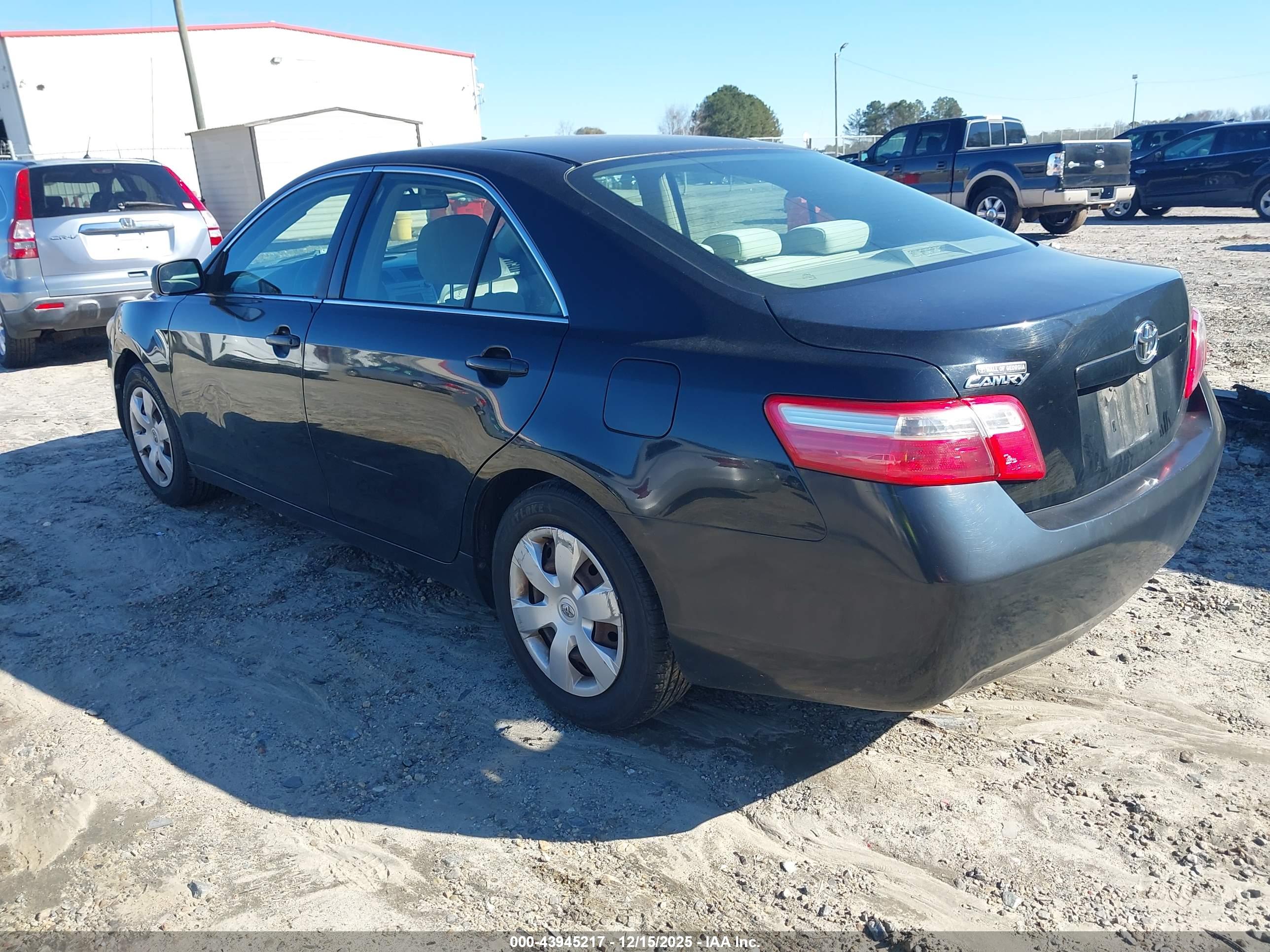 TOYOTA CAMRY image 3