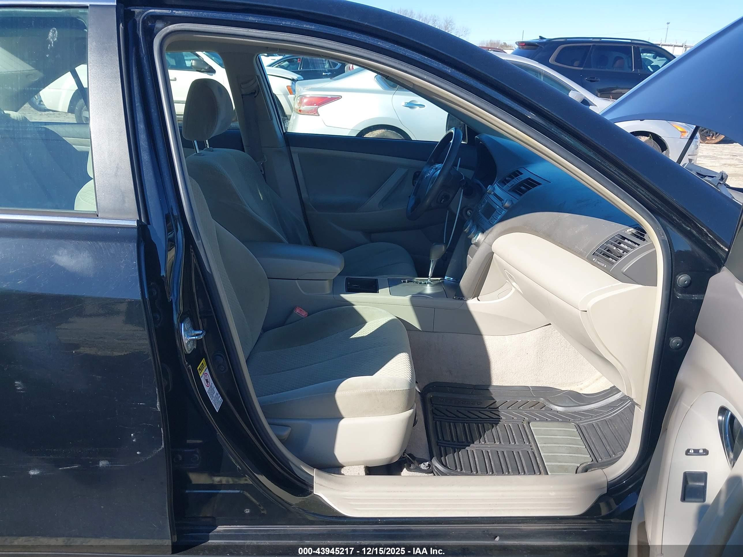 TOYOTA CAMRY image 5
