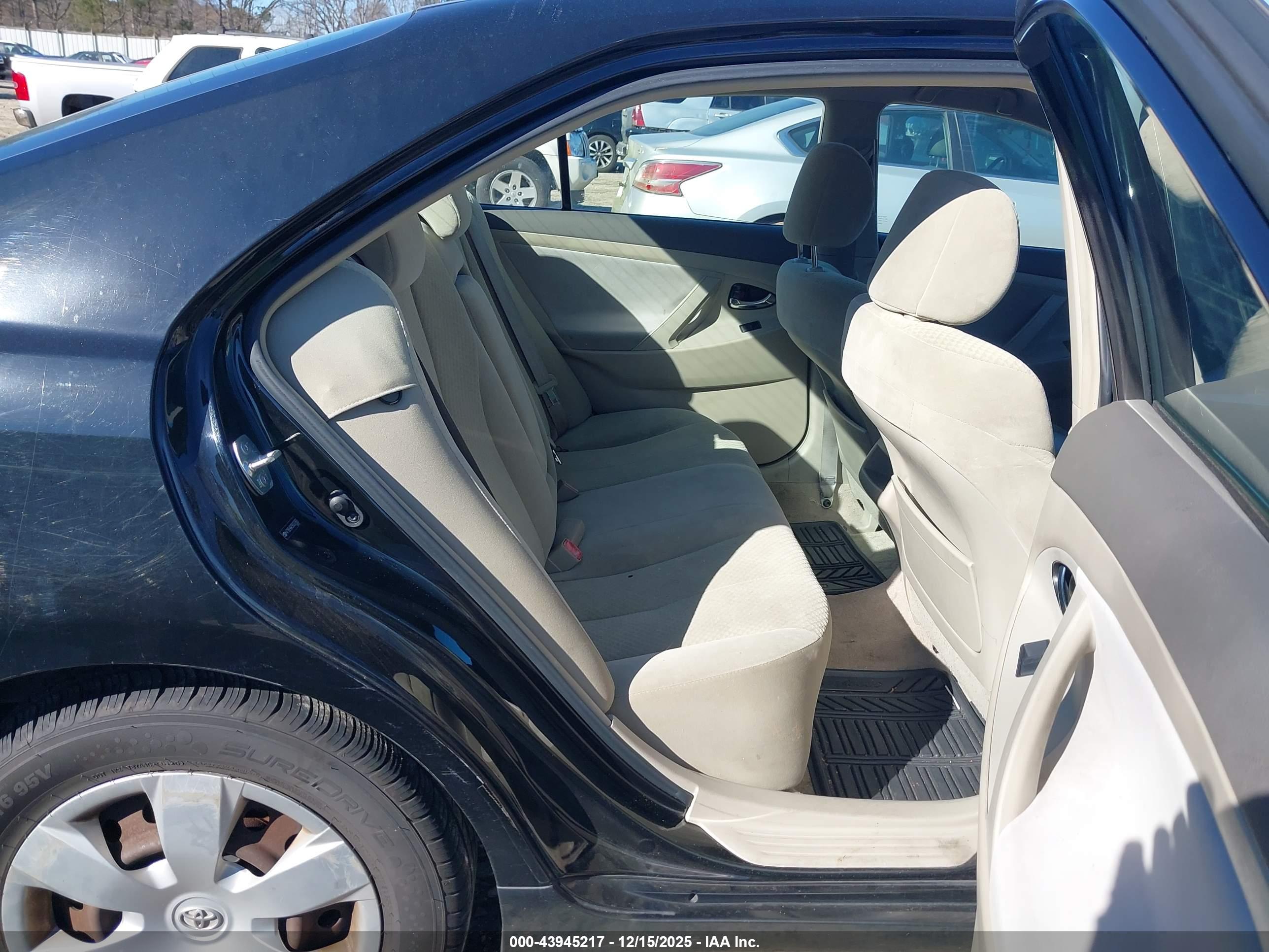 TOYOTA CAMRY image 8