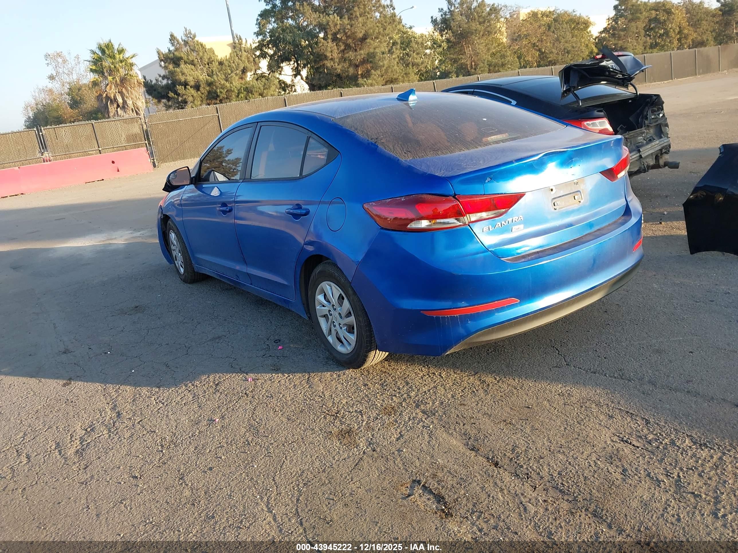 HYUNDAI ELANTRA image 3