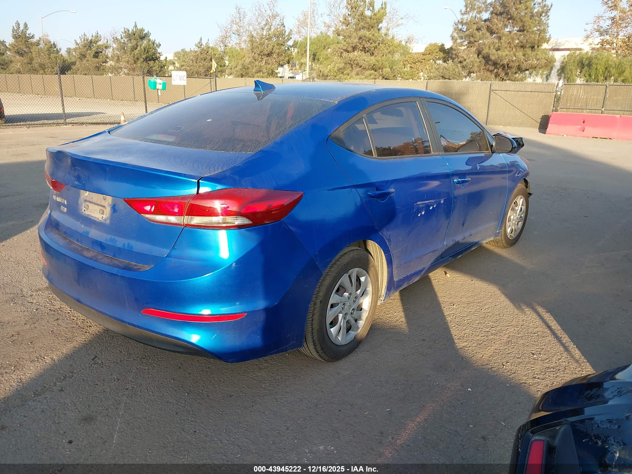 HYUNDAI ELANTRA image 4