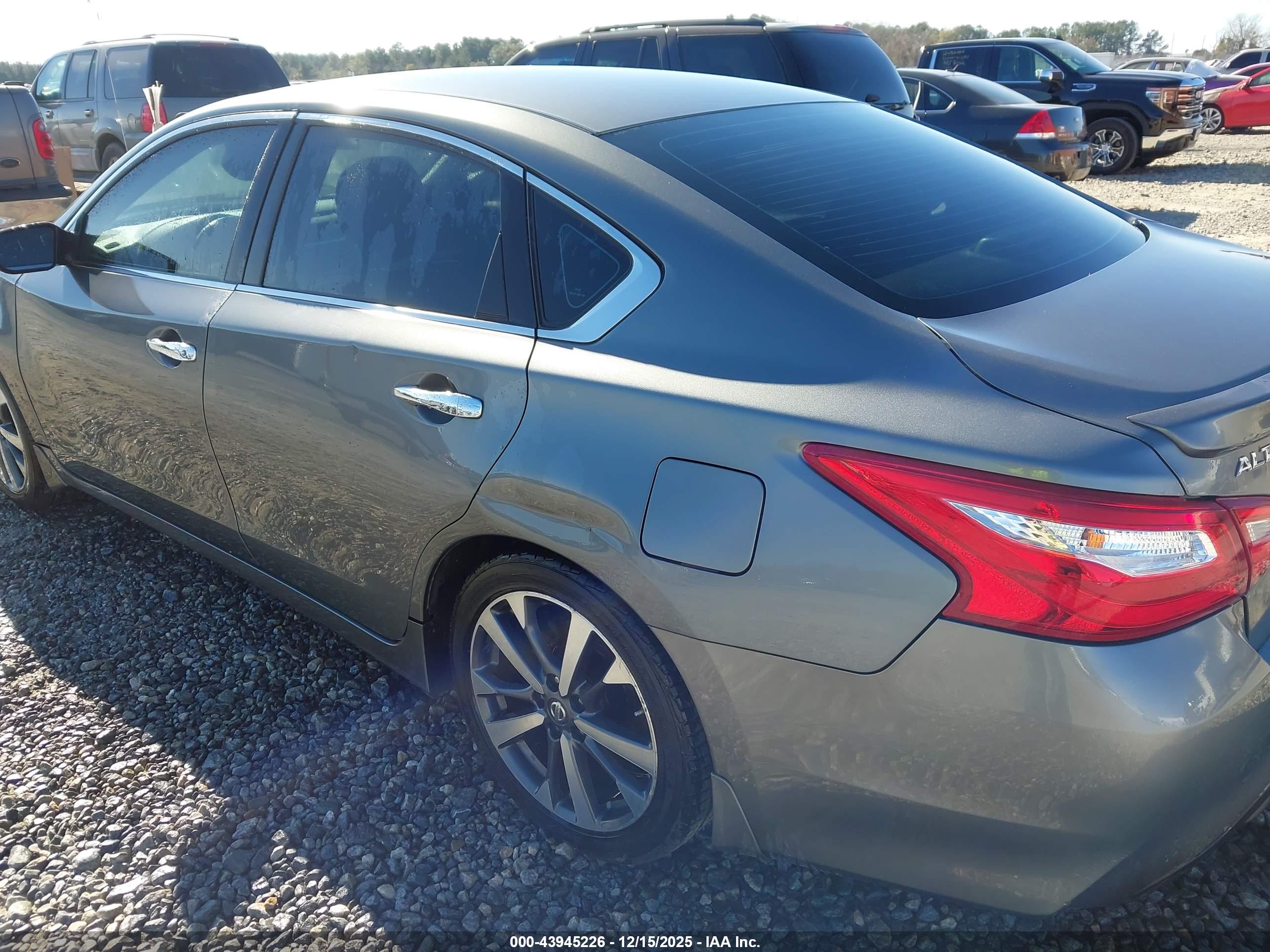NISSAN ALTIMA image 6