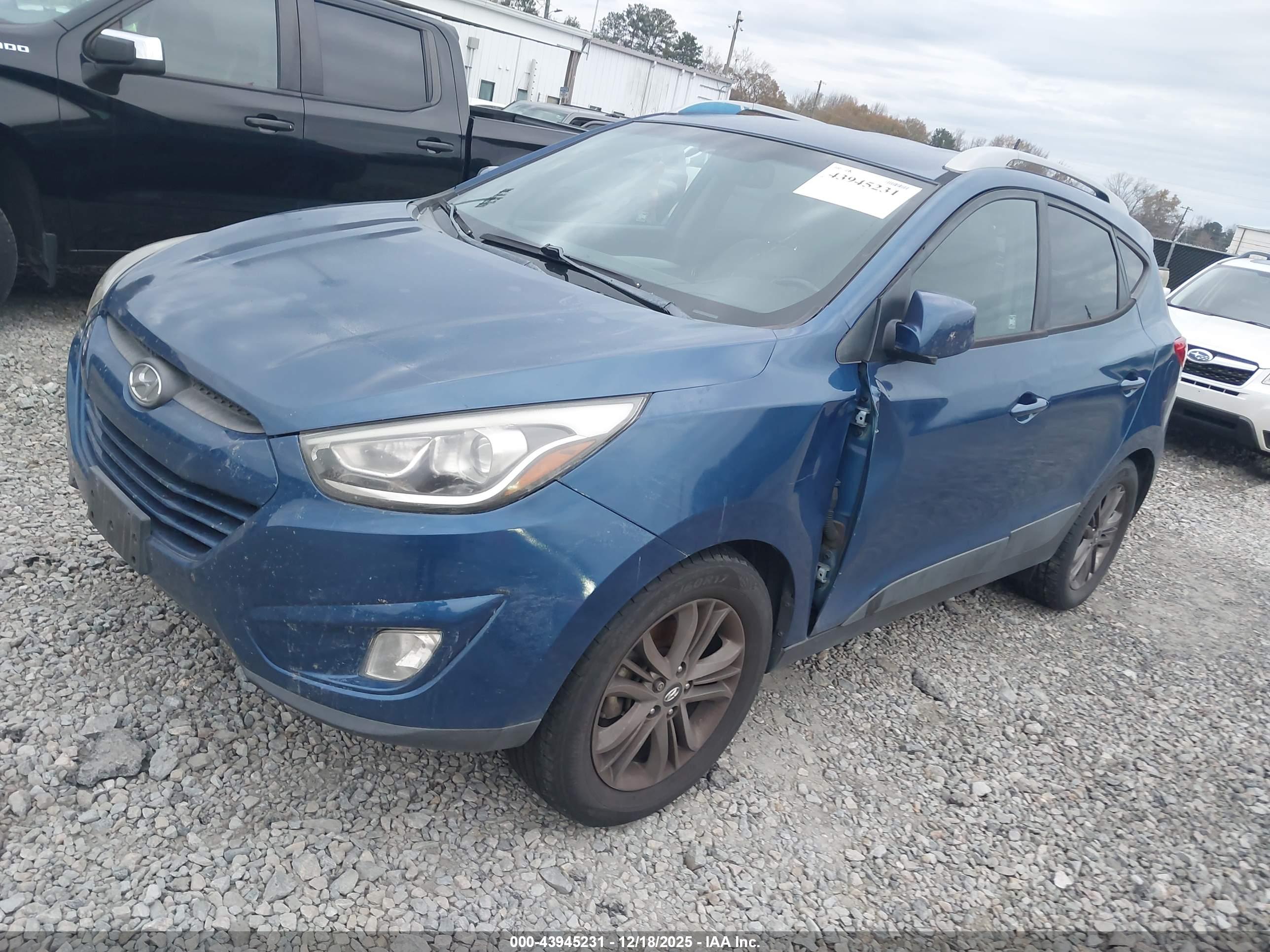 HYUNDAI TUCSON image 2