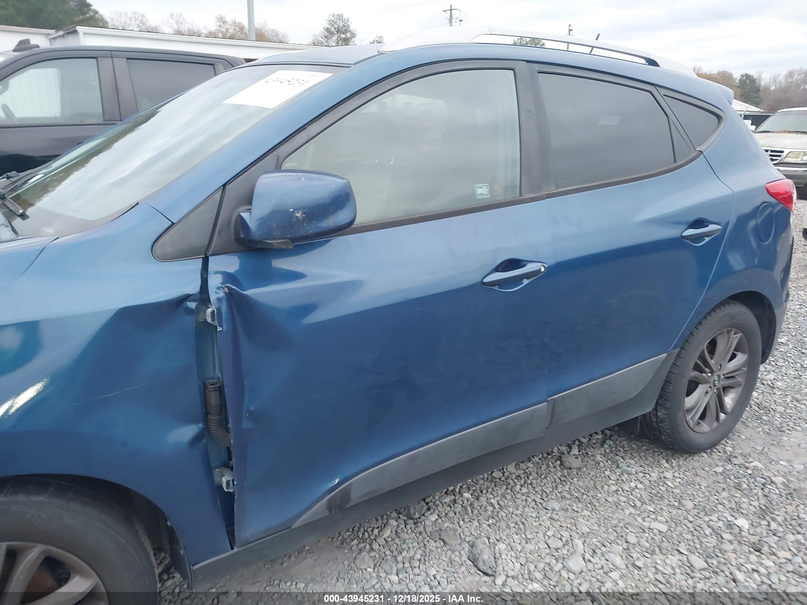 HYUNDAI TUCSON image 6