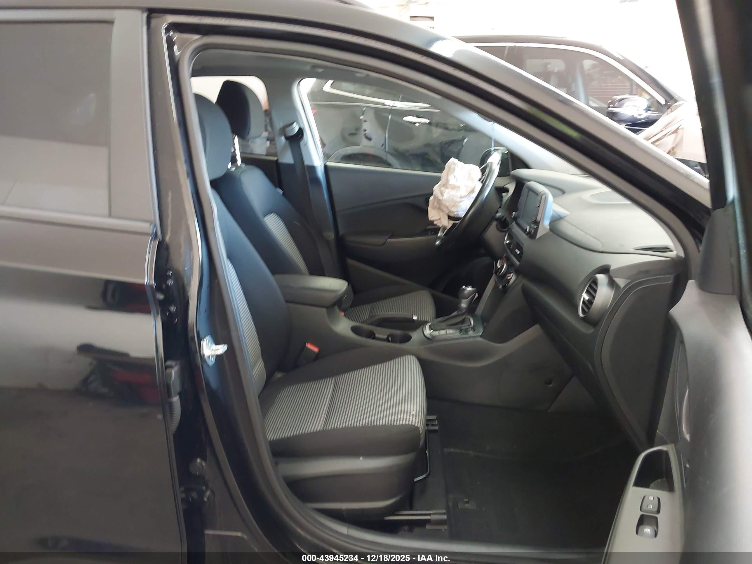 HYUNDAI KONA image 5