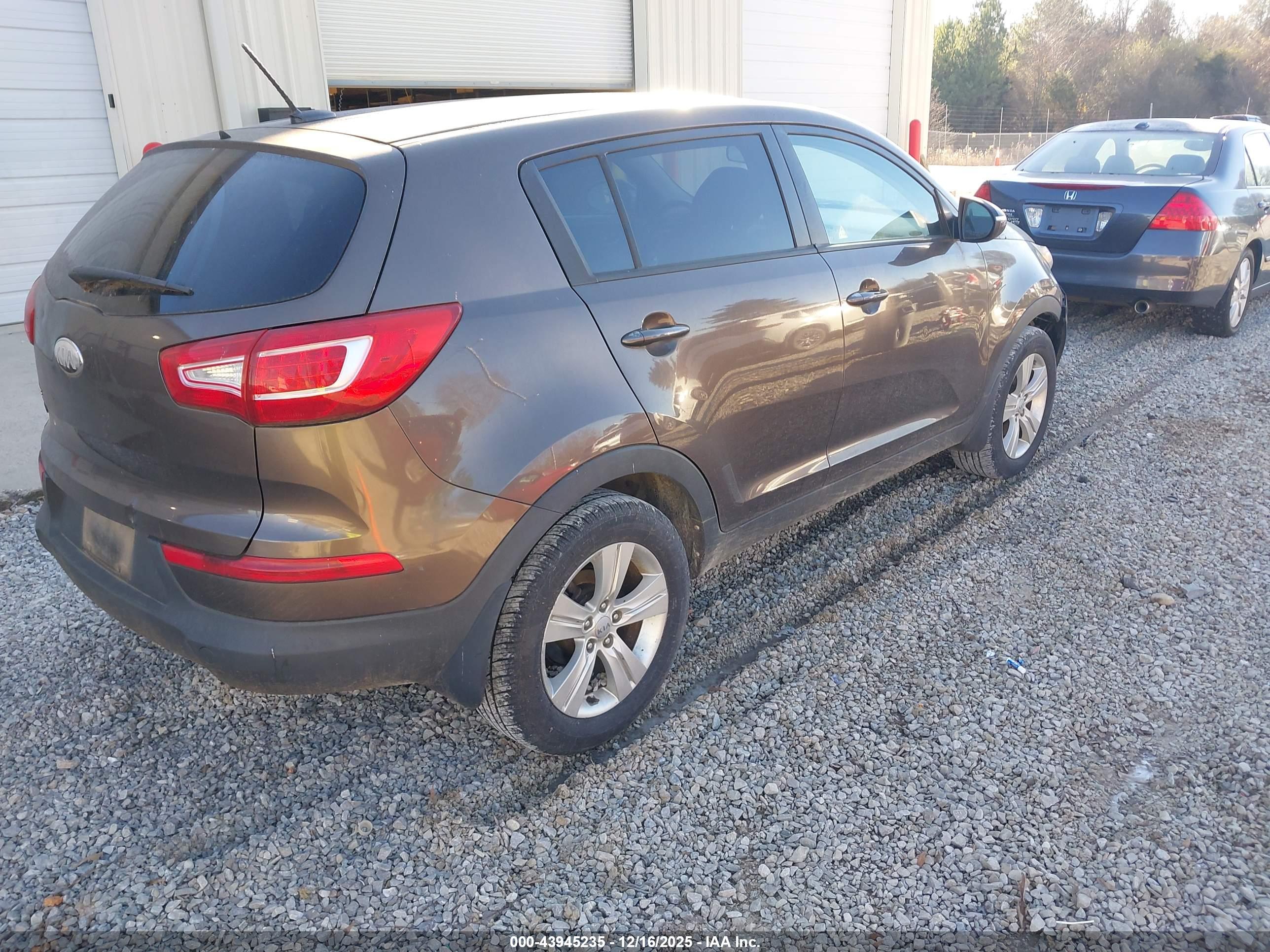 KIA SPORTAGE image 4