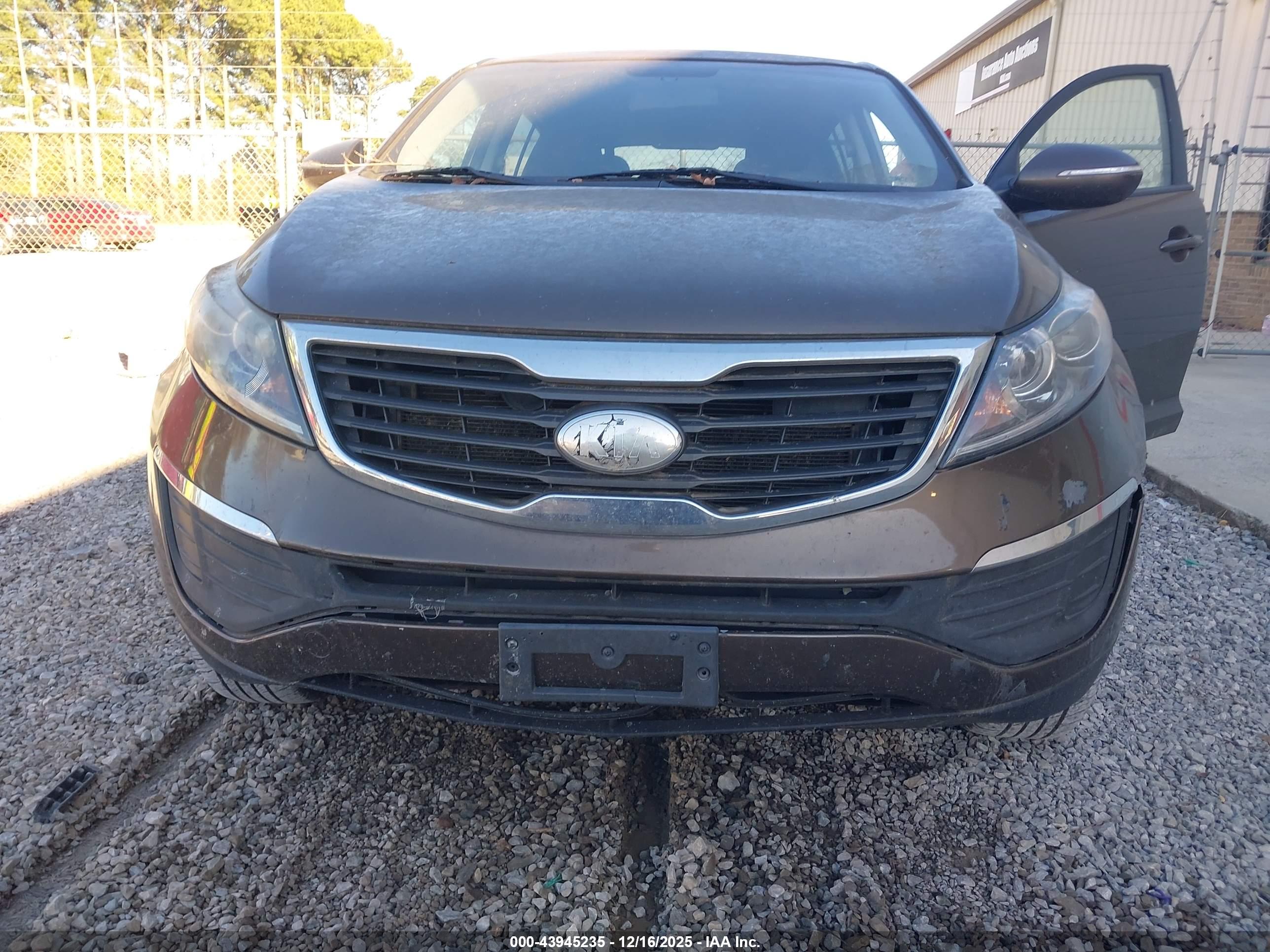 KIA SPORTAGE image 6
