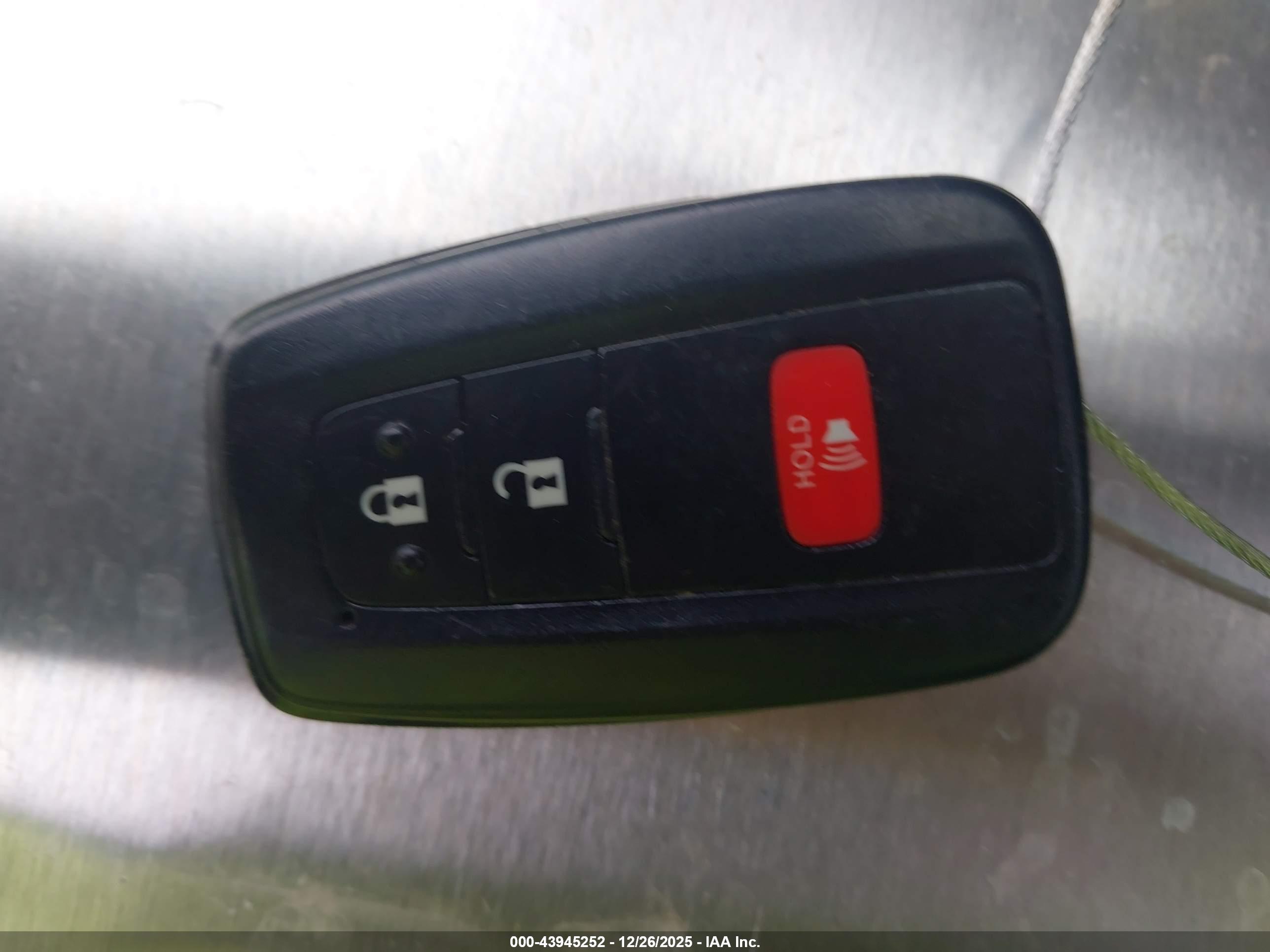 TOYOTA PRIUS image 11