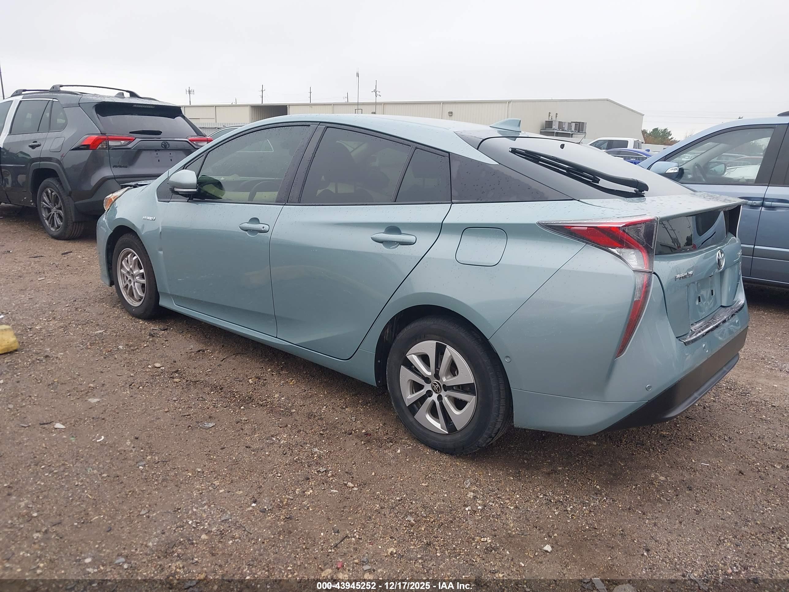 TOYOTA PRIUS image 3