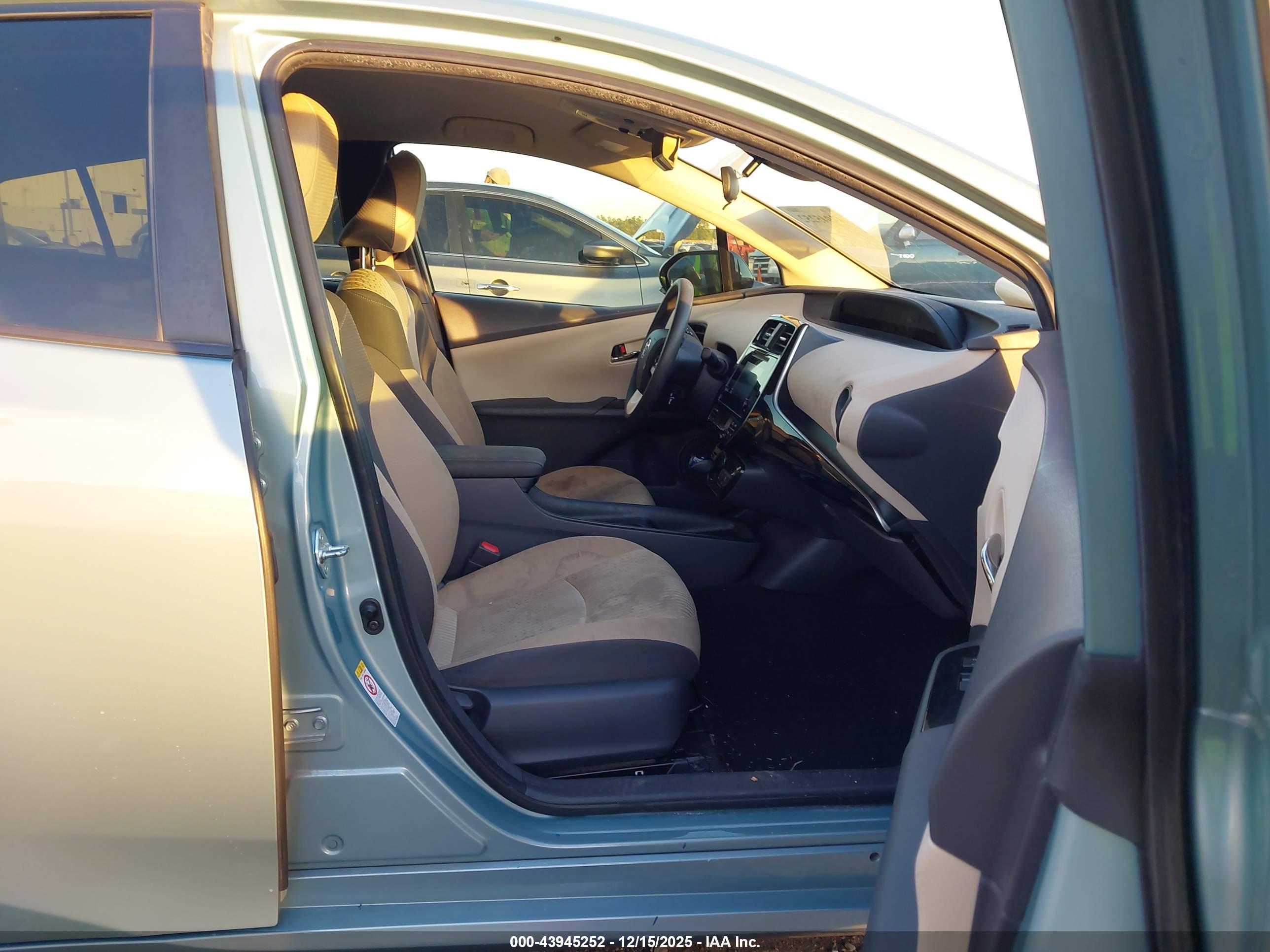 TOYOTA PRIUS image 5