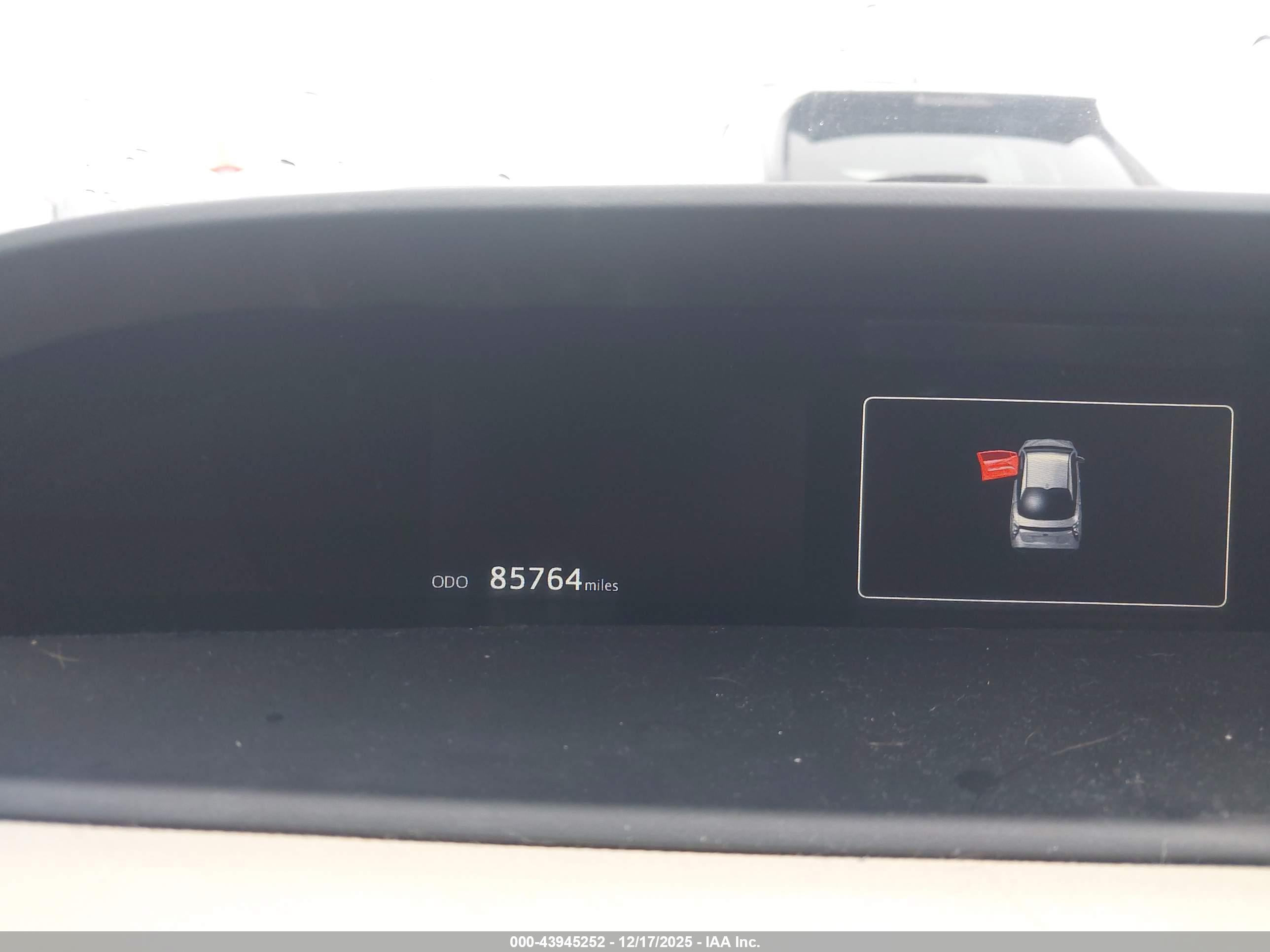 TOYOTA PRIUS image 7